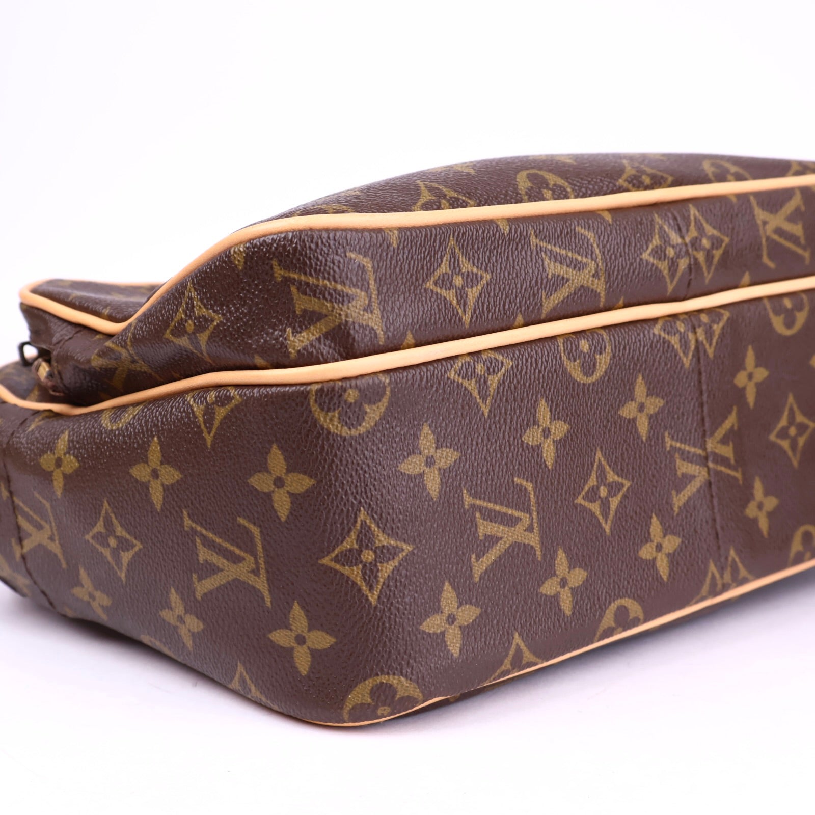 J2050 Louis Vuitton Reporter PM Shoulder Bag- Pre Owned