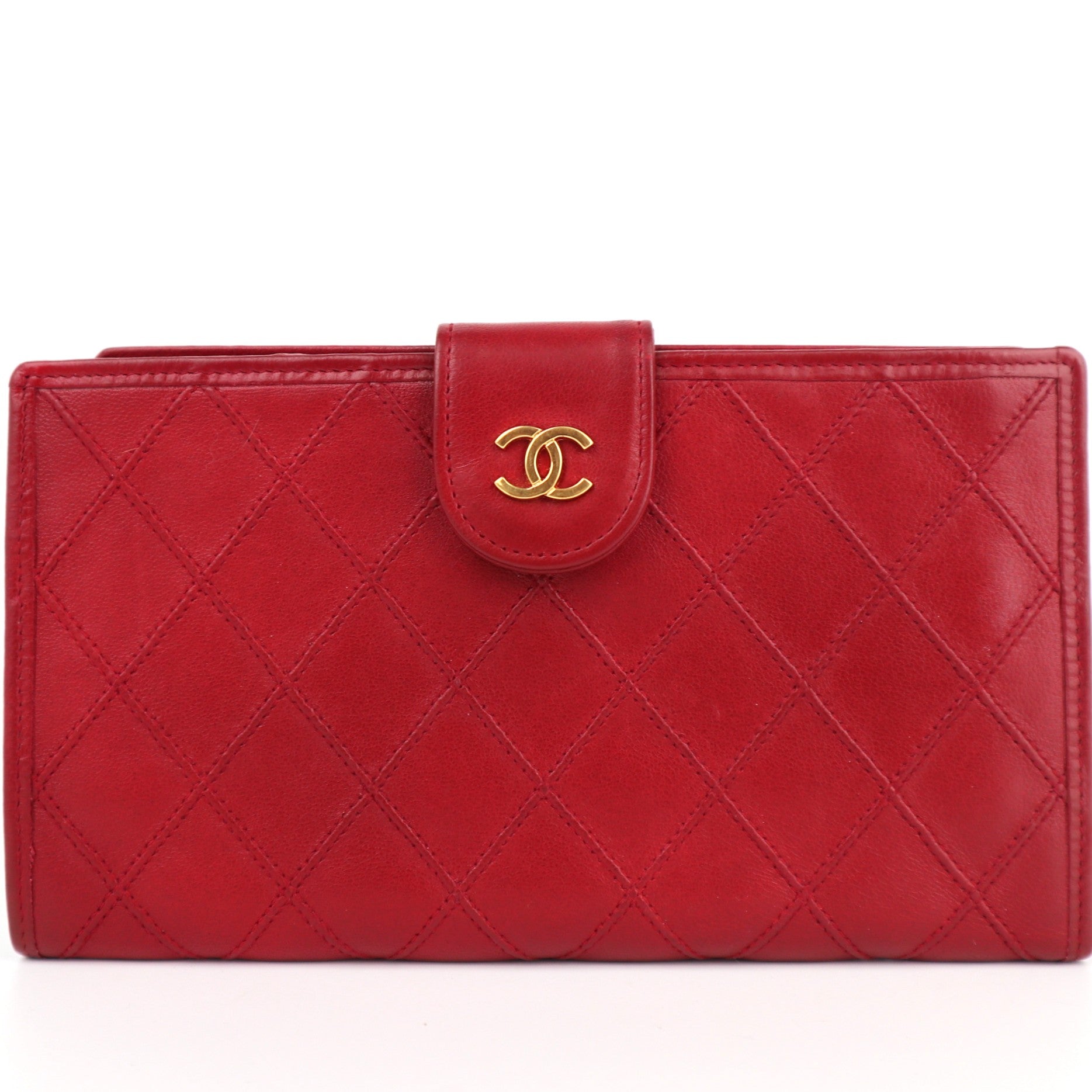 C2134 Chanel Wallet Quilted Lambskin Bifold Flap Long | Pre-Owned Very Good Red Quilted lambskin leather