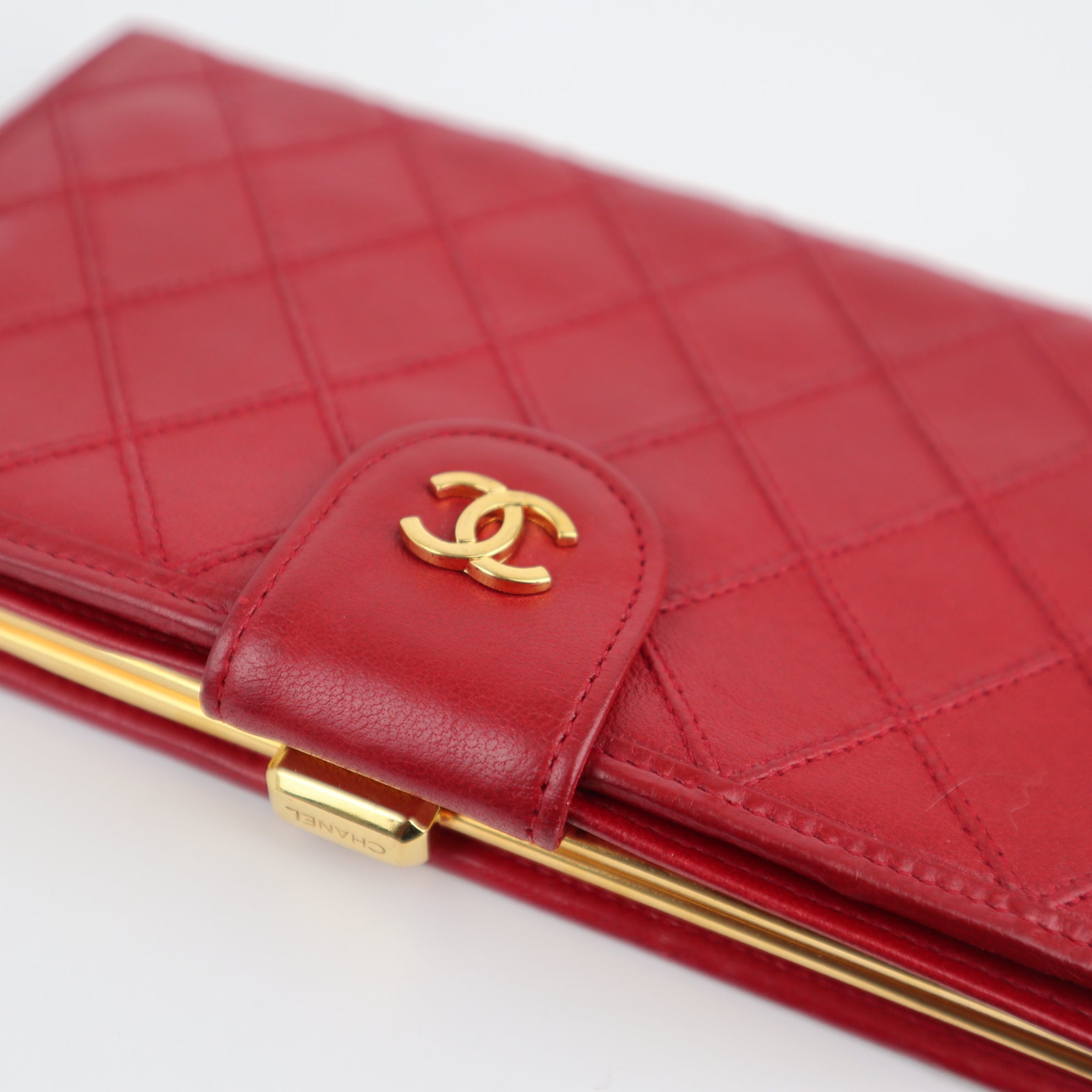 C2134 Chanel Wallet Quilted Lambskin Bifold Flap Long | Pre-Owned Very Good Red Quilted lambskin leather