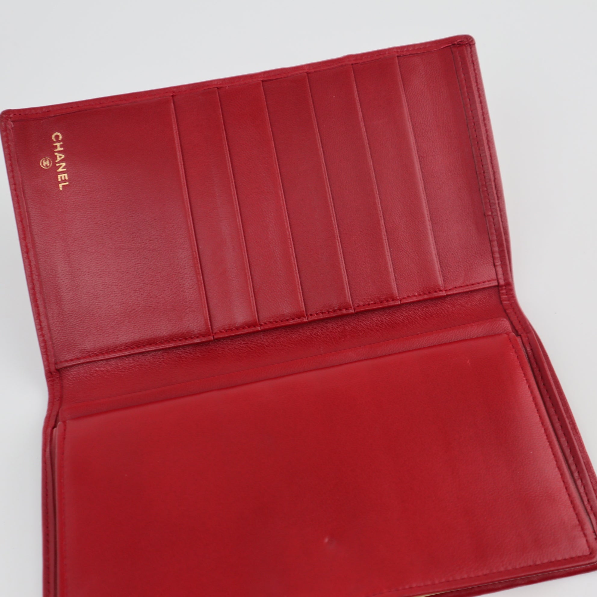 C2134 Chanel Wallet Quilted Lambskin Bifold Flap Long | Pre-Owned Very Good Red Quilted lambskin leather