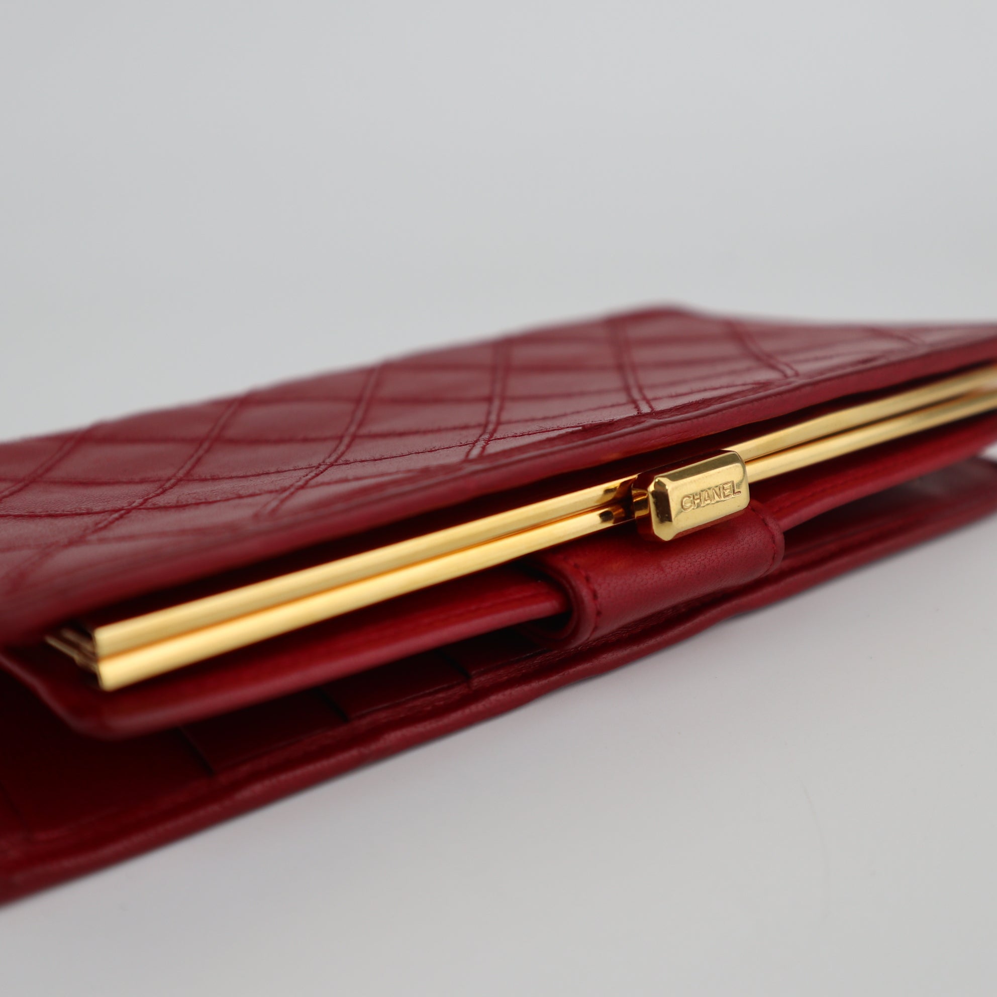 C2134 Chanel Wallet Quilted Lambskin Bifold Flap Long | Pre-Owned Very Good Red Quilted lambskin leather