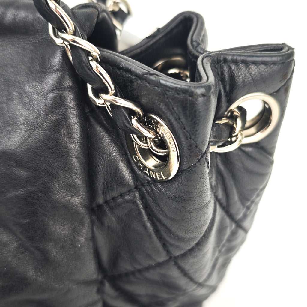 C2900 Chanel Shoulder Bag In The Business Flap Bag Distressed Calfskin | Pre-Owned Very Good Calfskin leather