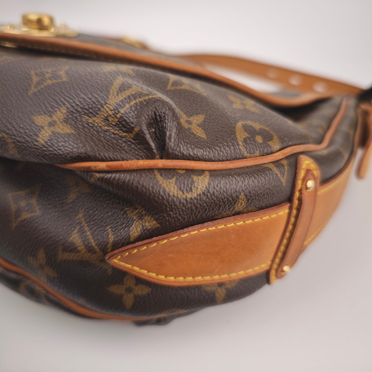 C2941 Louis Vuitton Shoulder Bag Monogram Tulum GM | Pre-Owned Very Good Brown Monogram Coated canvas, leather trim