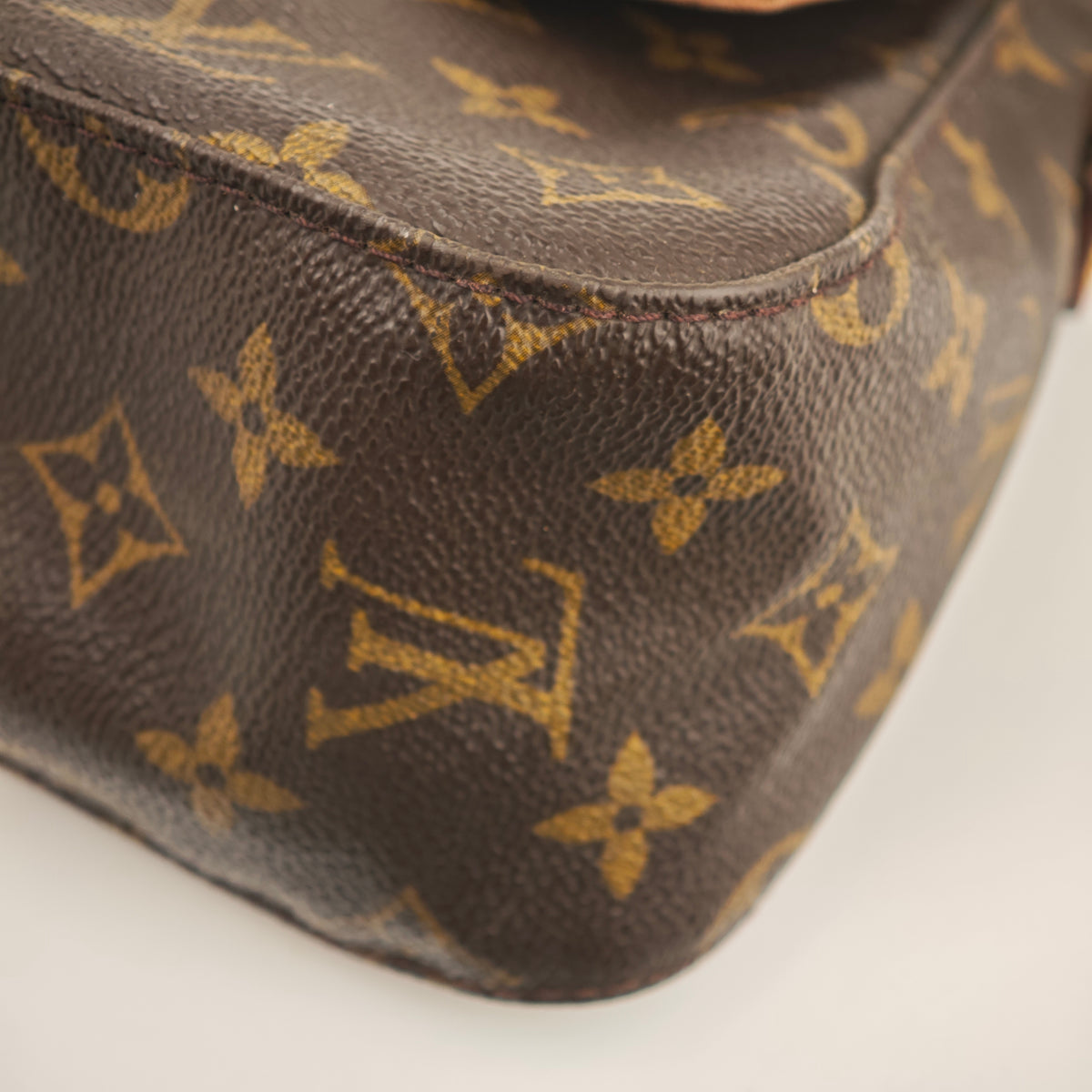 C2952 Louis Vuitton Shoulder Bag Monogram Mini Looping | Pre-Owned Very Good Brown Monogram Coated canvas, leather trim