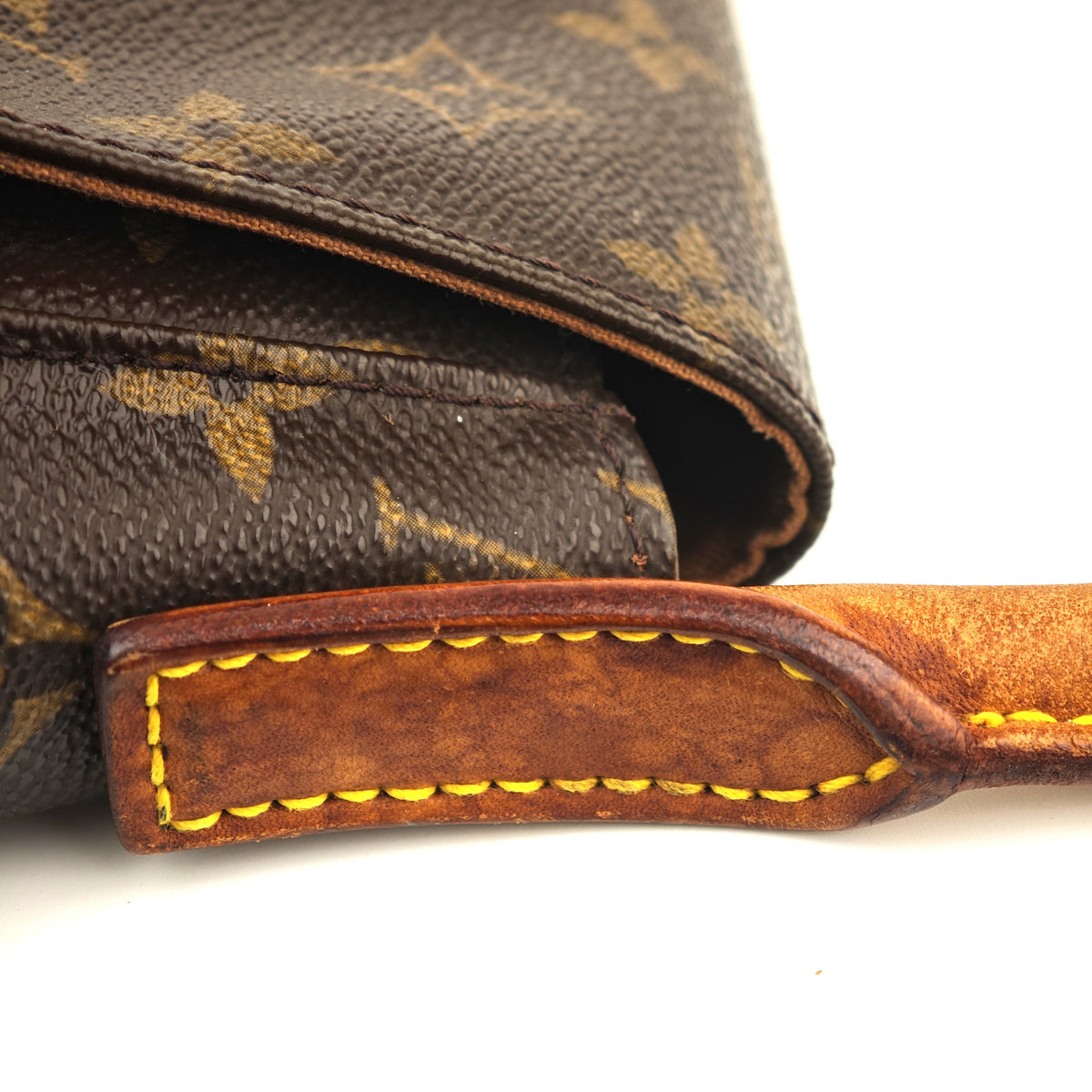 C2952 Louis Vuitton Shoulder Bag Monogram Mini Looping | Pre-Owned Very Good Brown Monogram Coated canvas, leather trim