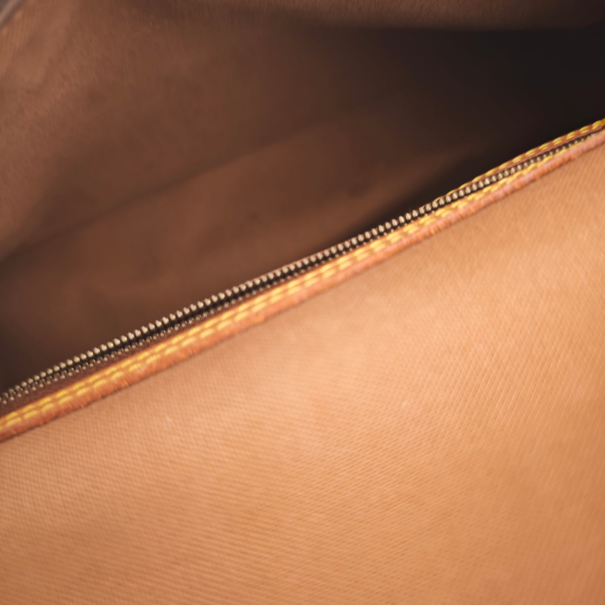 C2952 Louis Vuitton Shoulder Bag Monogram Mini Looping | Pre-Owned Very Good Brown Monogram Coated canvas, leather trim