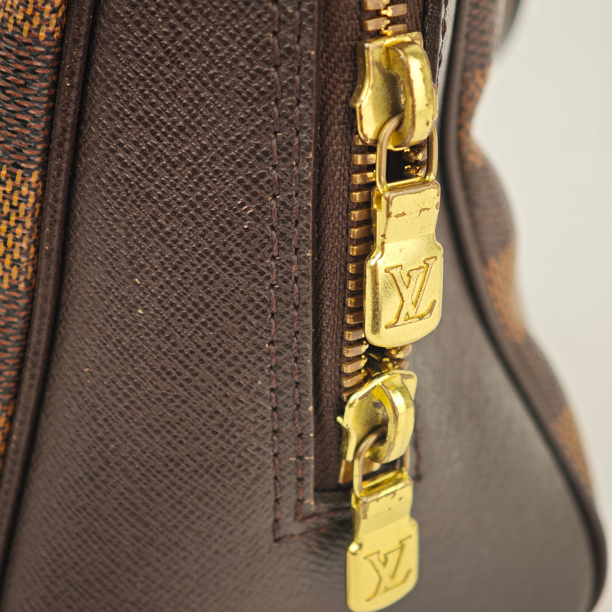 C2953 Louis Vuitton Top Handle Bag Damier Ebène Brera | Pre-Owned Very Good Brown Damier Ebene Coated canvas, leather trim
