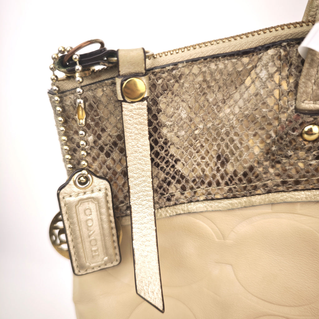 C2955 Coach Tote Bag Laura Embossed Signature Tote | Pre-Owned Very Good Embossed Signature Leather