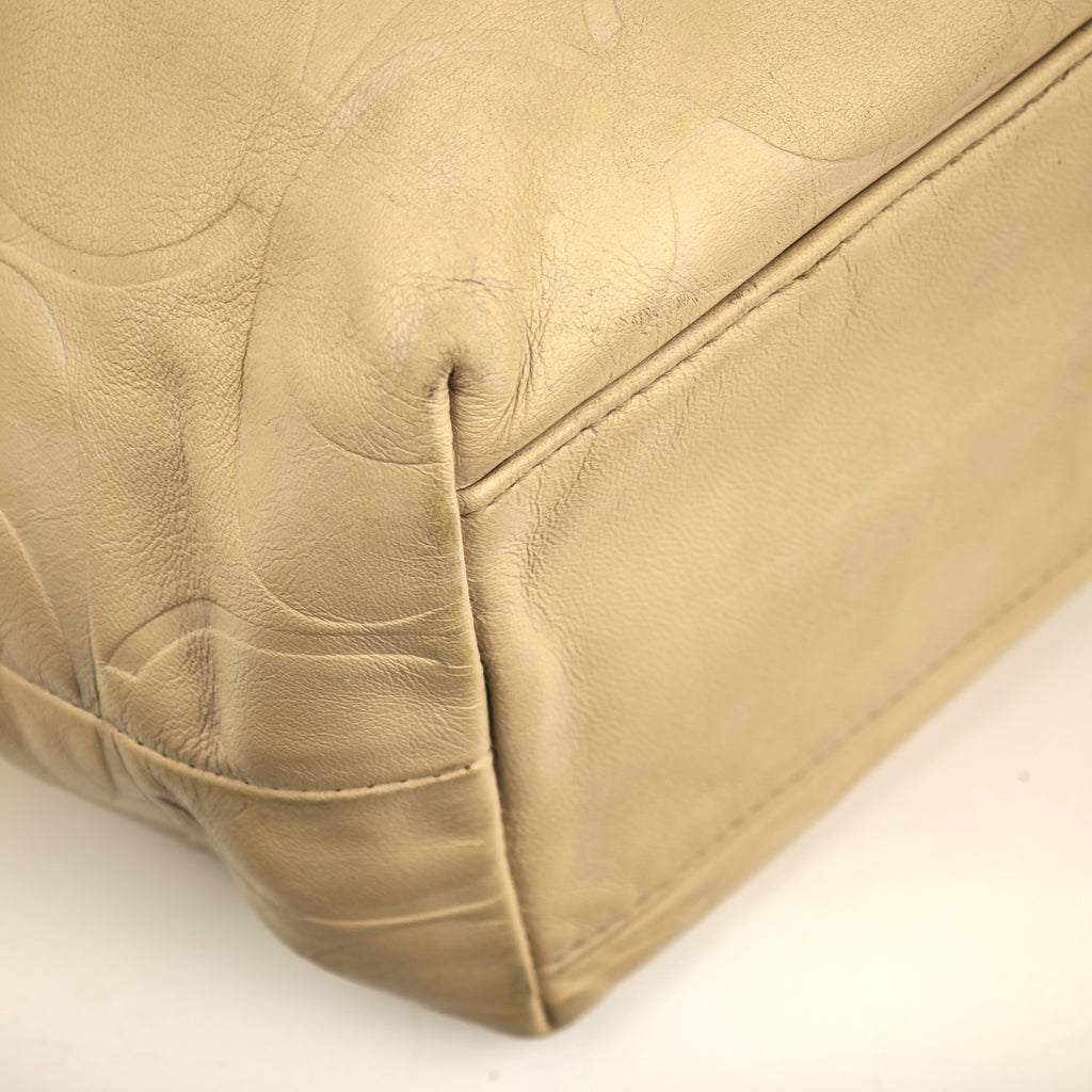 C2955 Coach Tote Bag Laura Embossed Signature Tote | Pre-Owned Very Good Embossed Signature Leather