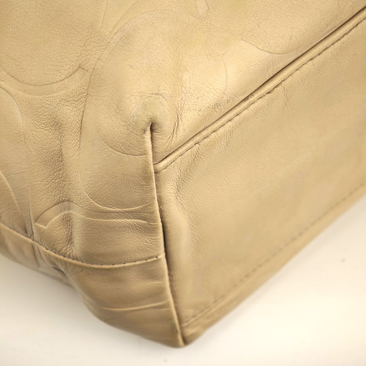 C2955 Coach Tote Bag Laura Embossed Signature Tote | Pre-Owned Very Good Embossed Signature Leather