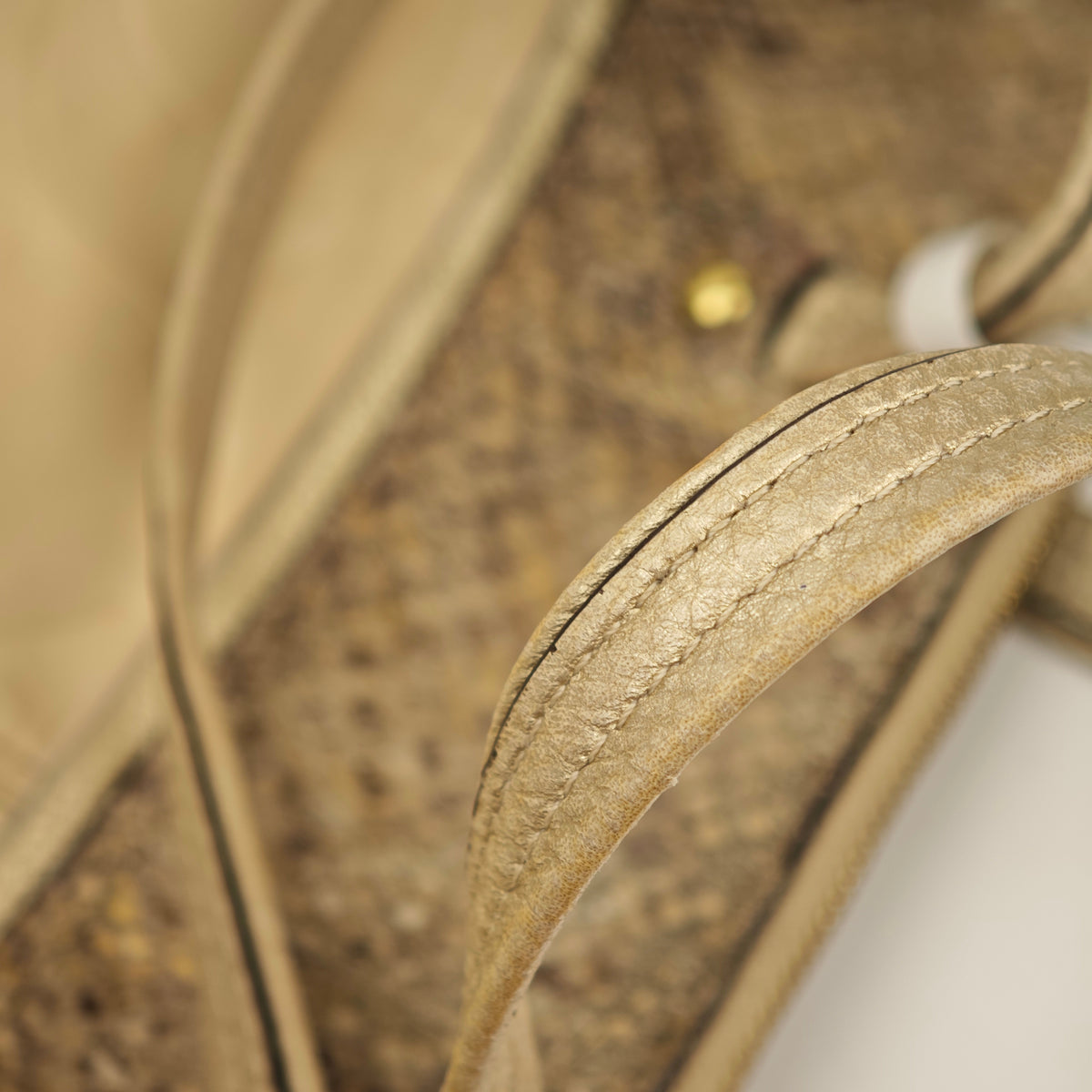 C2955 Coach Tote Bag Laura Embossed Signature Tote | Pre-Owned Very Good Embossed Signature Leather