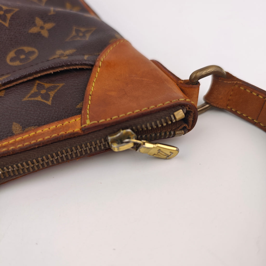 C3027 Louis Vuitton Shoulder Bag Vintage Monogram Canvas Odeon MM | Pre-Owned Very Good Brown Monogram Canvas