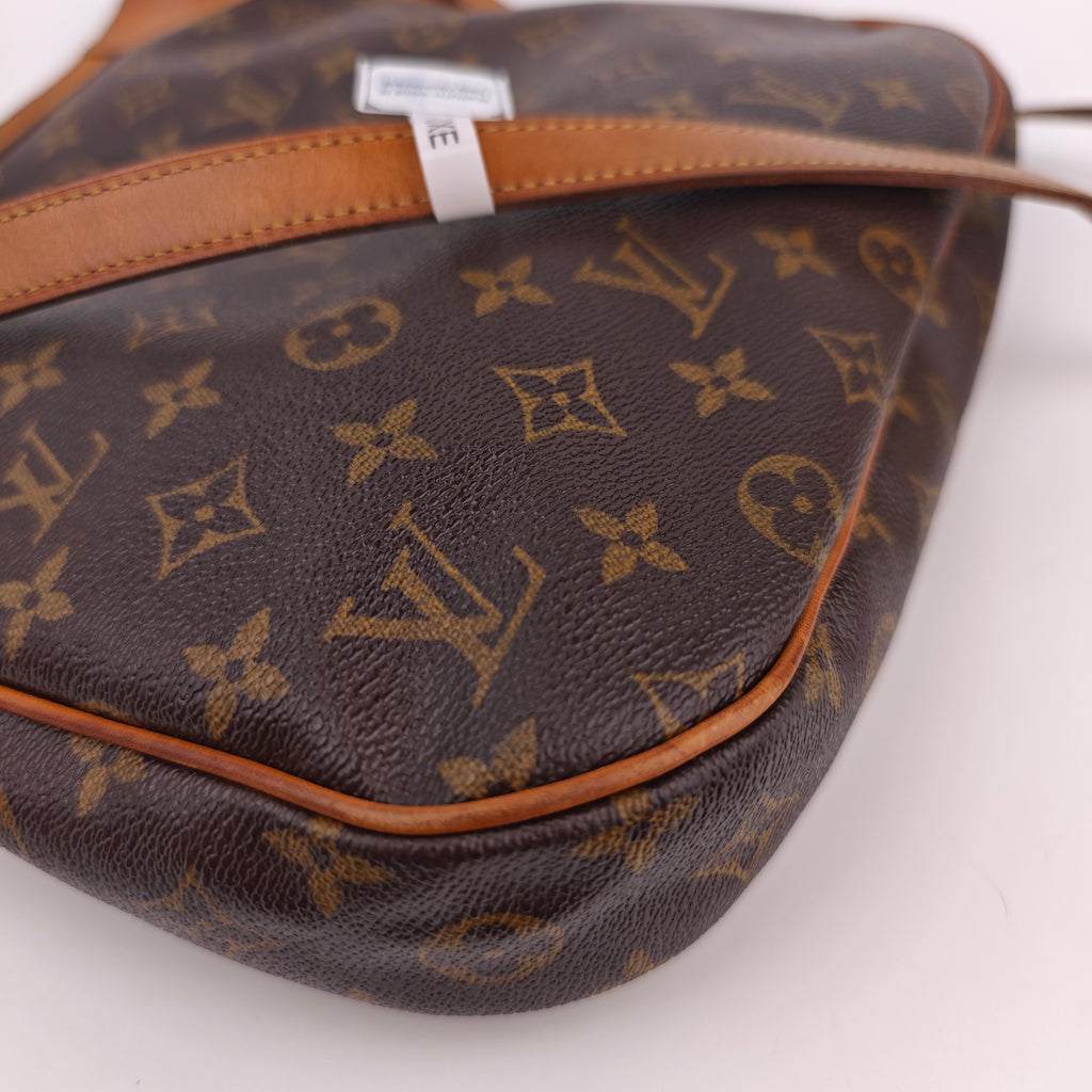 C3027 Louis Vuitton Shoulder Bag Vintage Monogram Canvas Odeon MM | Pre-Owned Very Good Brown Monogram Canvas