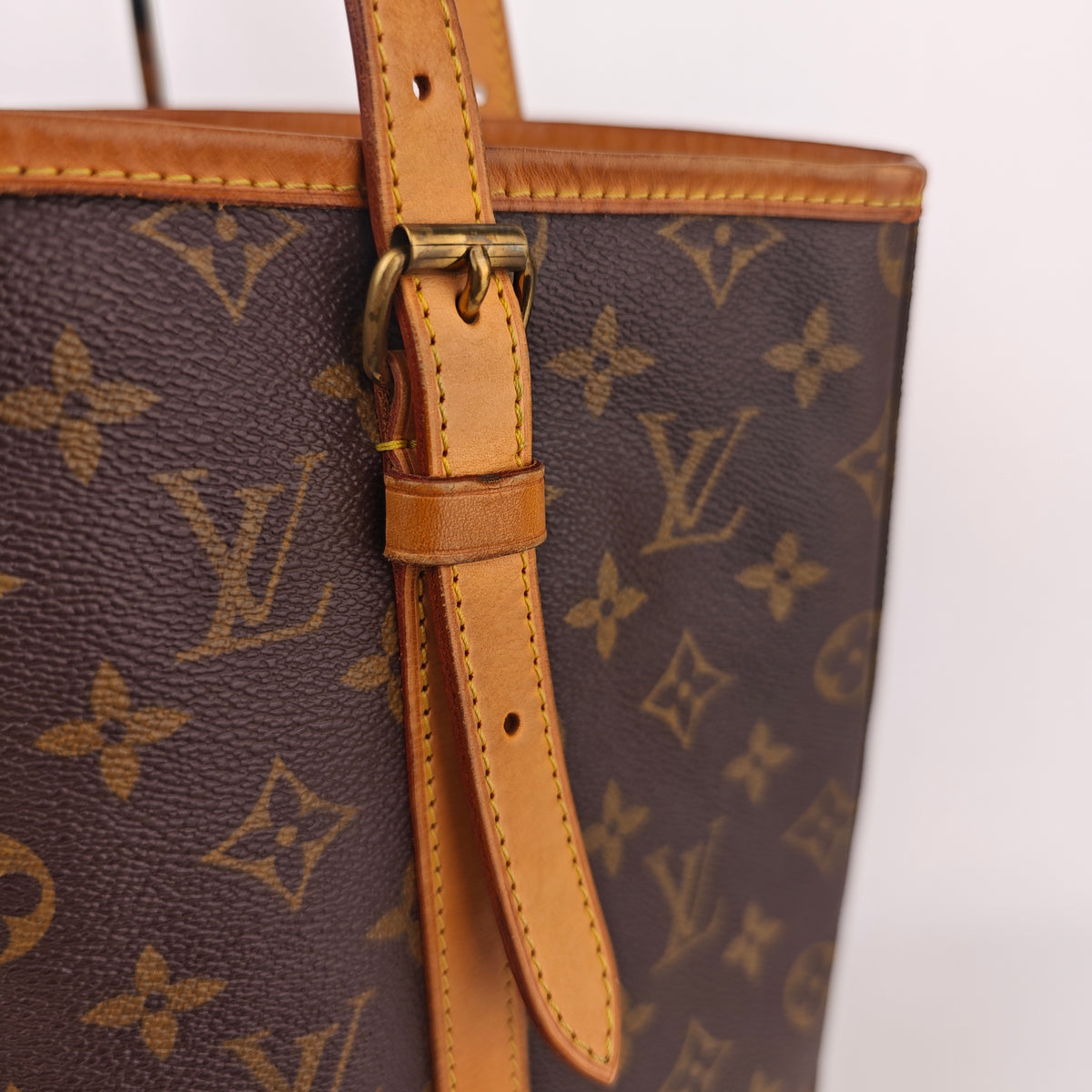 C3043 Louis Vuitton Bucket Bag Monogram Canvas Bucket GM Bag | Pre-Owned Very Good Brown Monogram Canvas