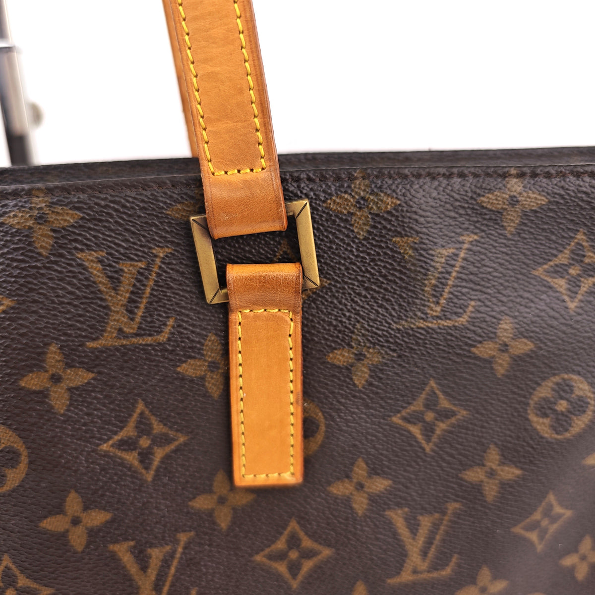 C3123R Louis Vuitton Shoulder Bag Luco | Pre-Owned Very Good Brown Monogram Canvas
