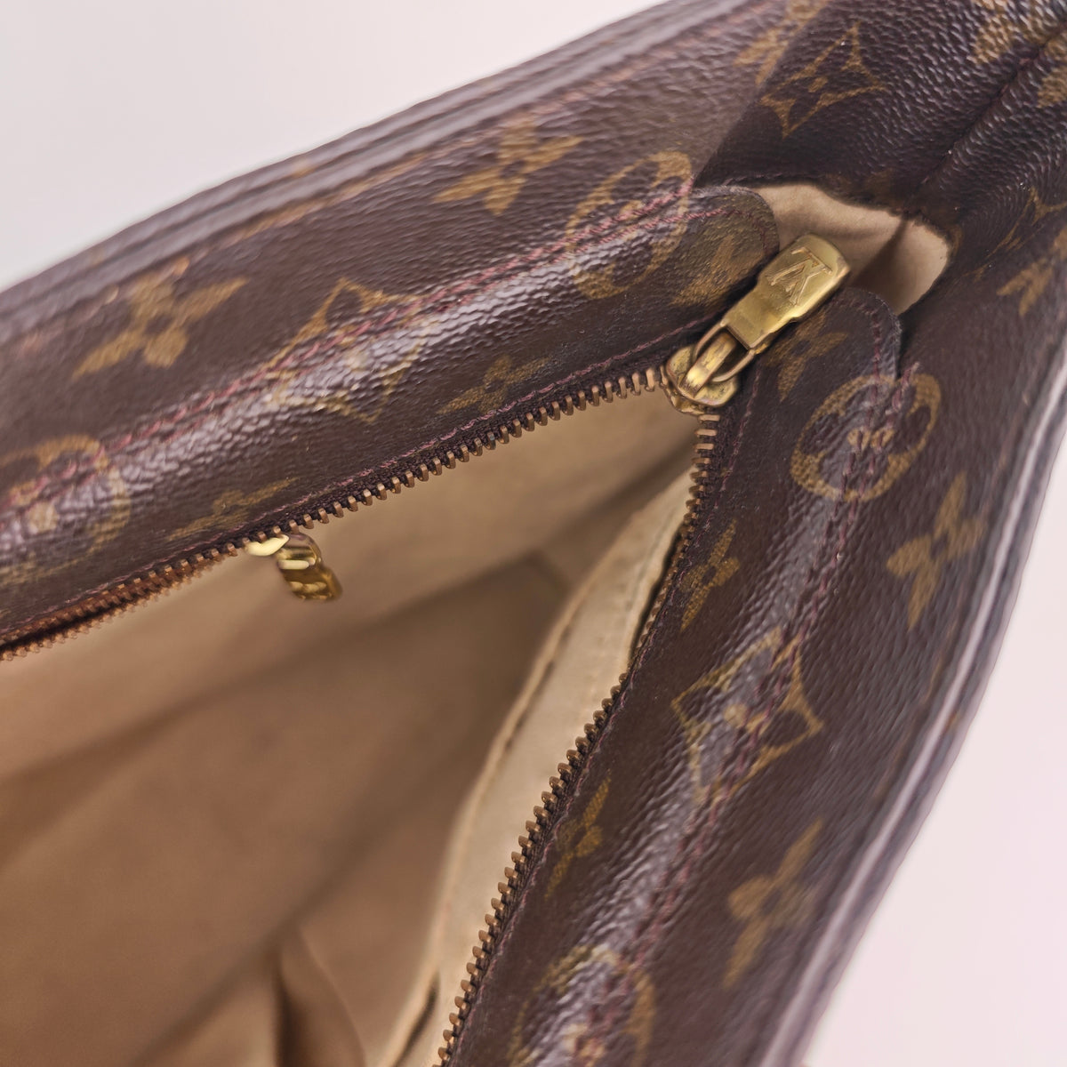C3123R Louis Vuitton Shoulder Bag Luco | Pre-Owned Very Good Brown Monogram Canvas