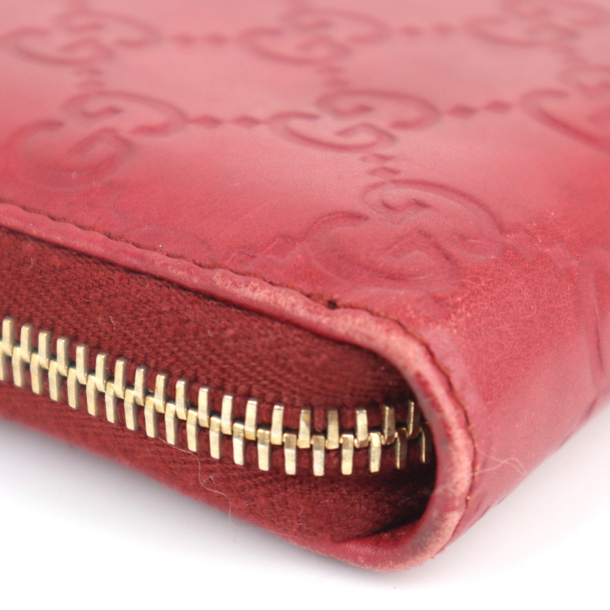 C2144 Gucci Wallet Imprime Monogram GG Pierce Zip Around Wallet Red | Pre-Owned Very Good Red Monogram