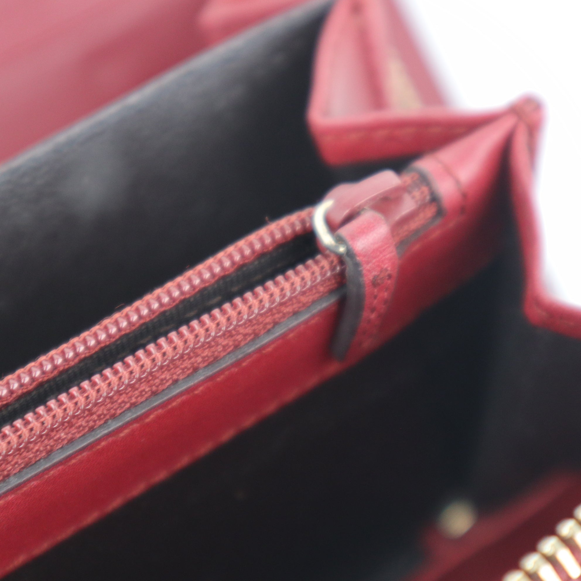 C2144 Gucci Wallet Imprime Monogram GG Pierce Zip Around Wallet Red | Pre-Owned Very Good Red Monogram