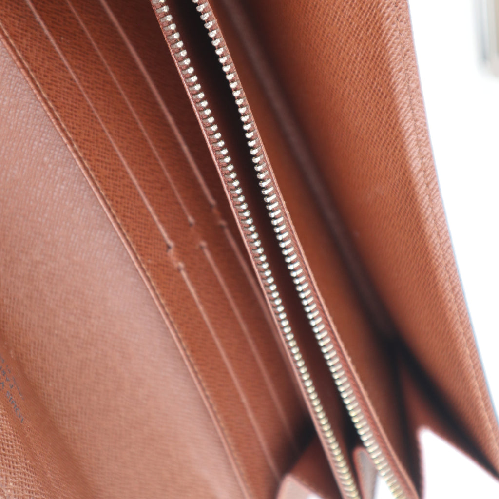 C2154 Louis Vuitton Wallet Monogram Sarah Wallet | Pre-Owned Very Good Brown Monogram