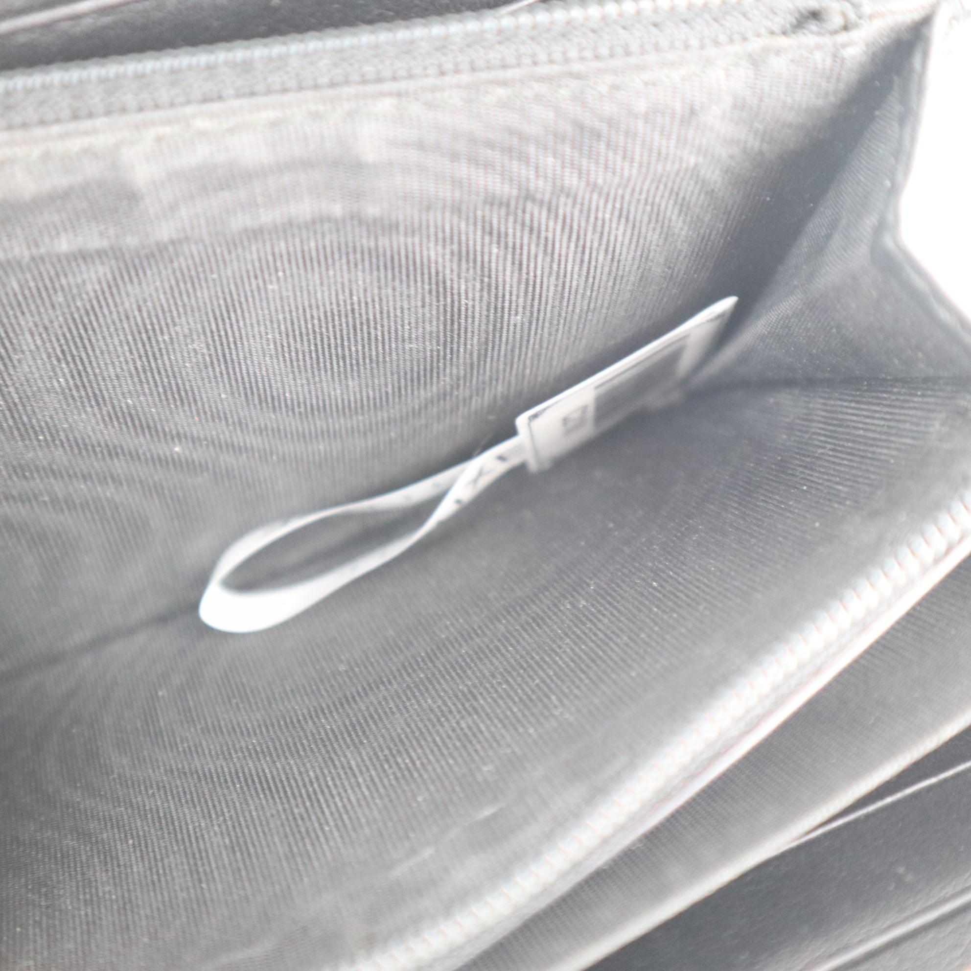 C2181 Gucci Wallet GG Zip Around Wallet Black Leather | Pre-Owned Excellent Black Leather
