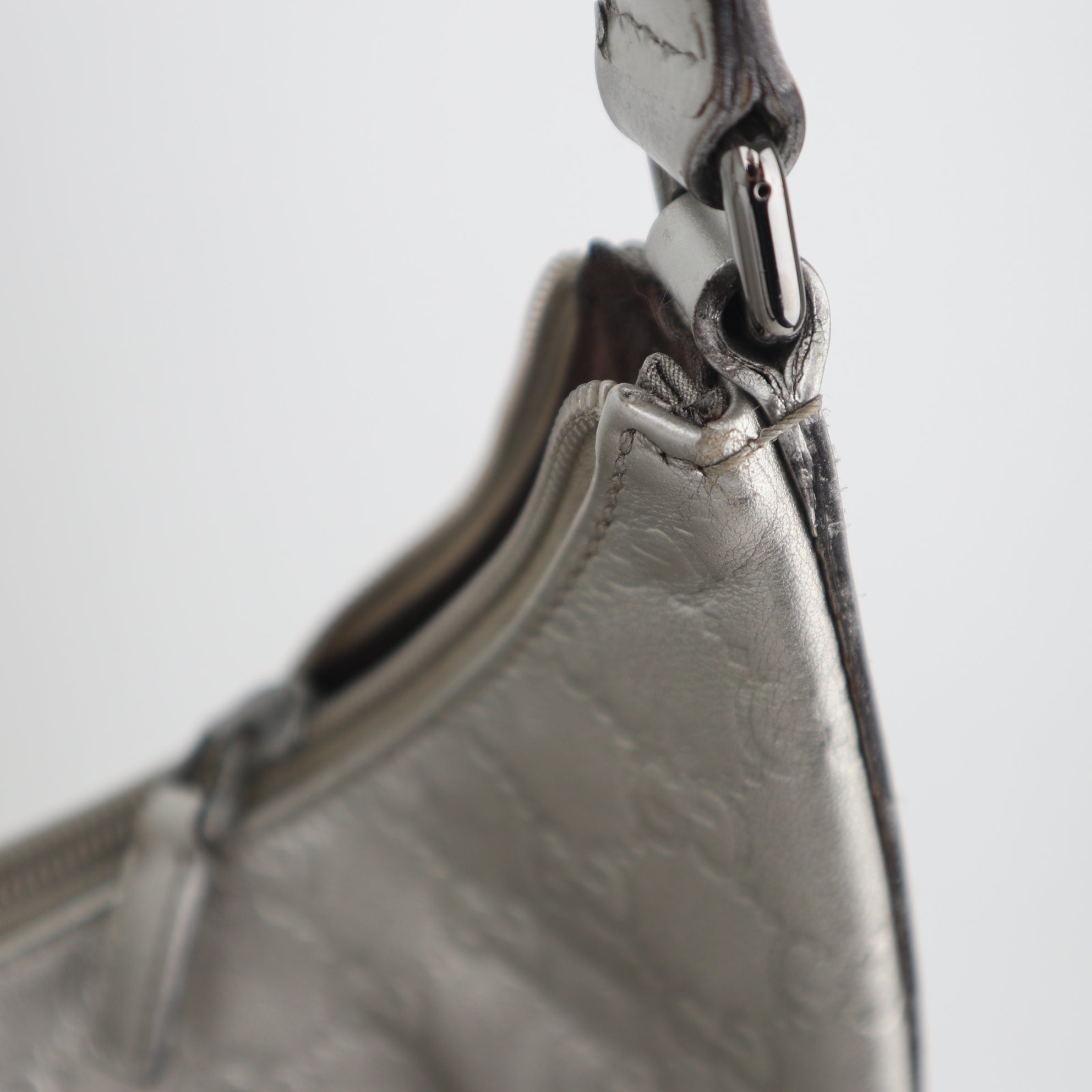 C2205 Gucci Hobo Bag Metallic Guccissima Hobo | Pre-Owned Excellent Silver metallic leather