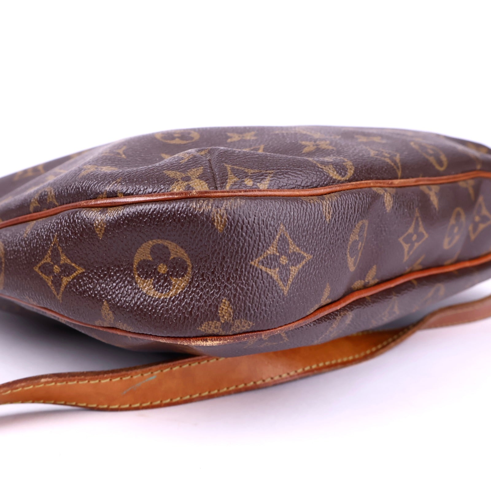 J3362 Louis Vuitton Odeon MM Monogram Canvas- Pre Owned