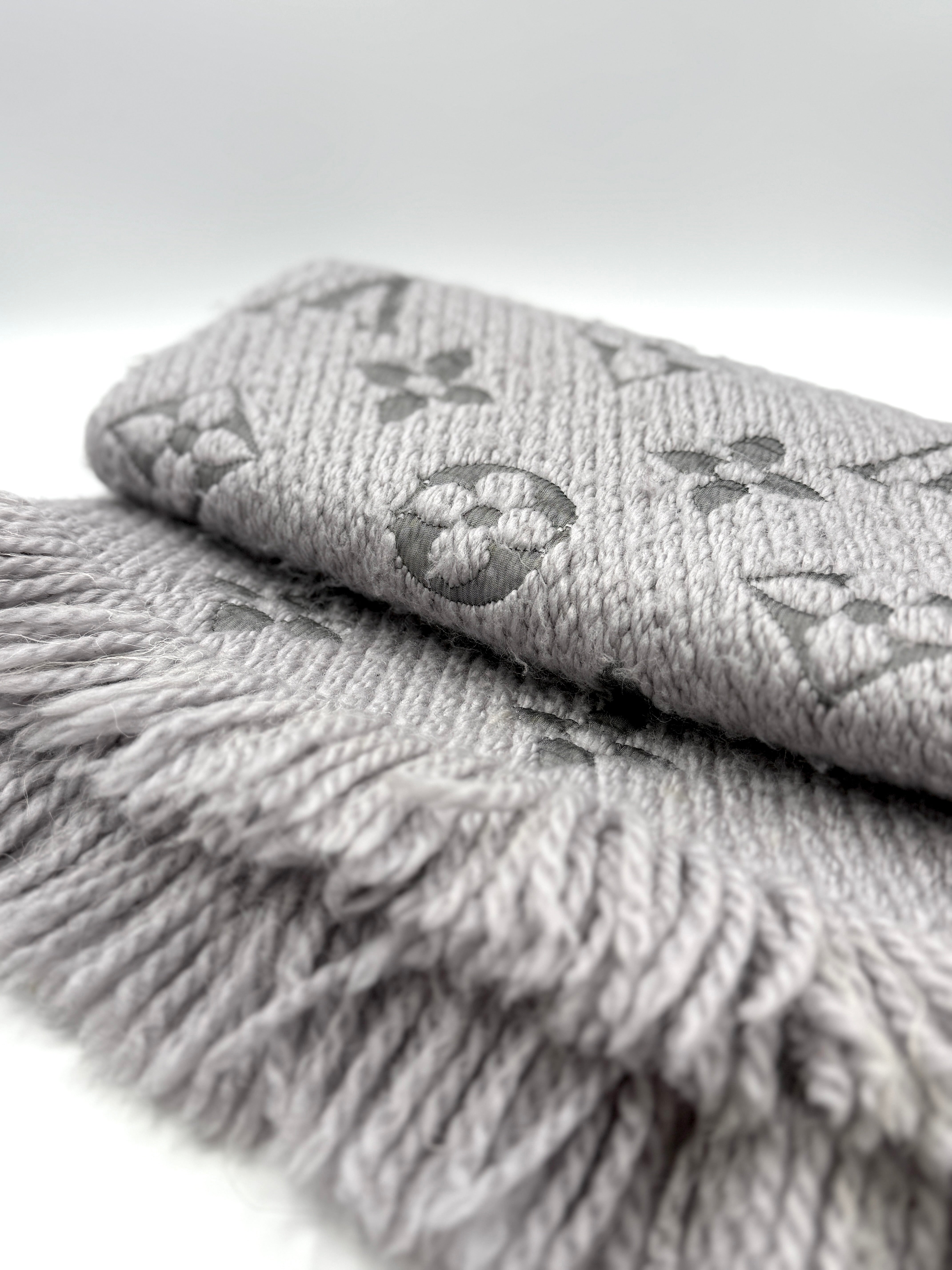 Louis Vuitton Scarf Echarpe Logomania Wool/Silk Gris Perle (Grey) M74742