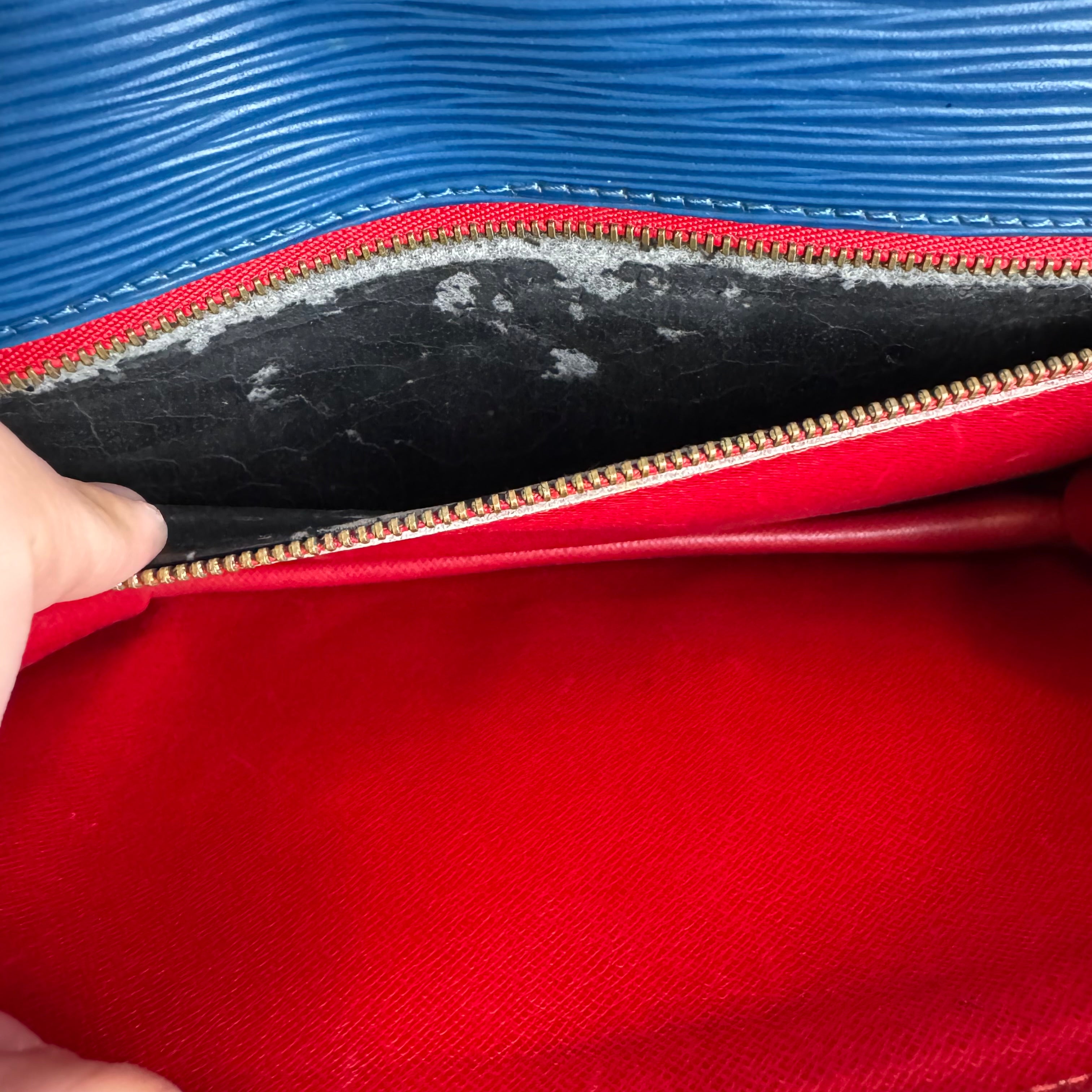 J0800 Louis Vuitton Epi Leather Handbag - Pre Owned