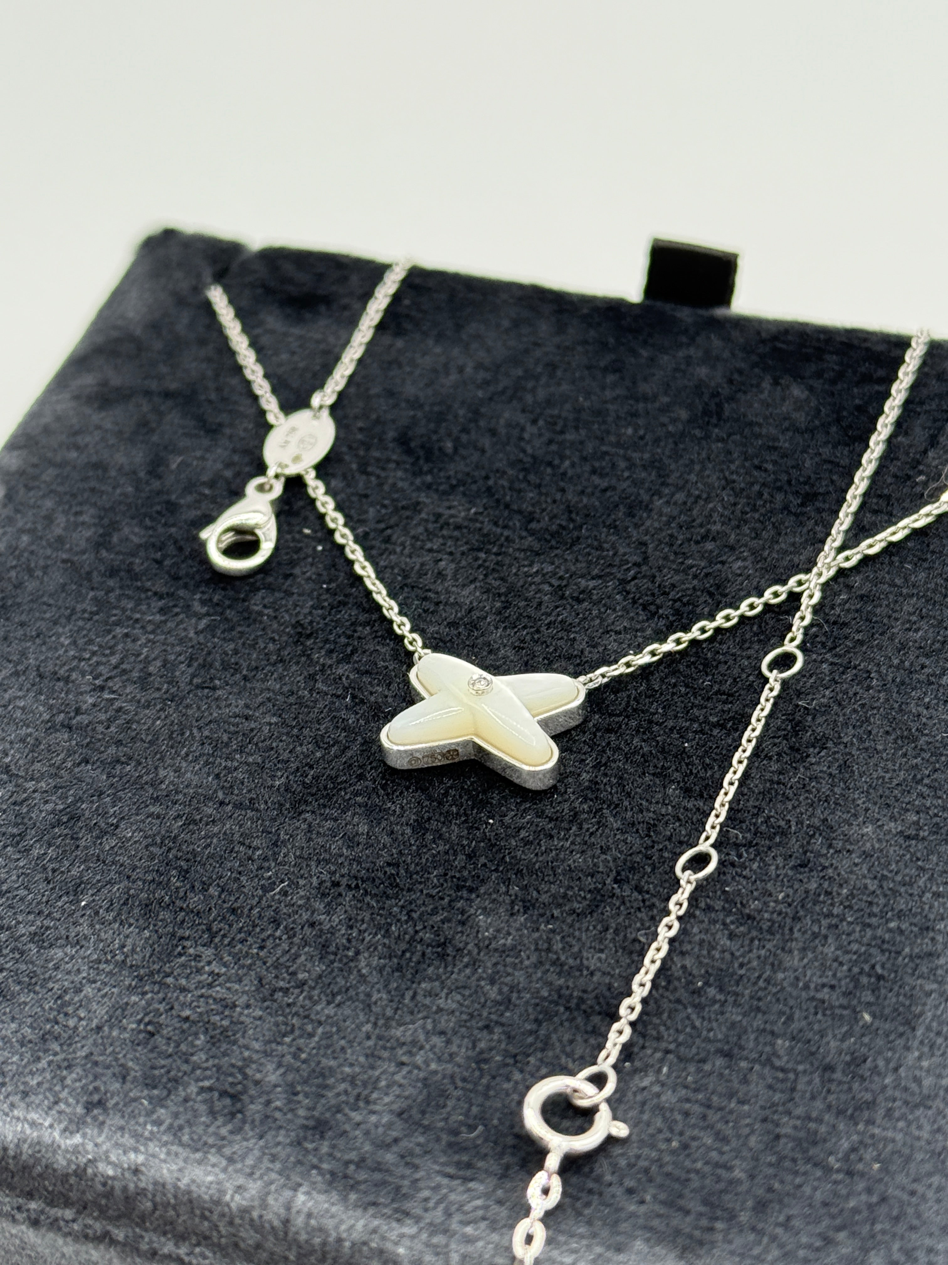CHAUMET Necklace Jeux de Liens pendant- White gold, mother-of-pearl, diamond