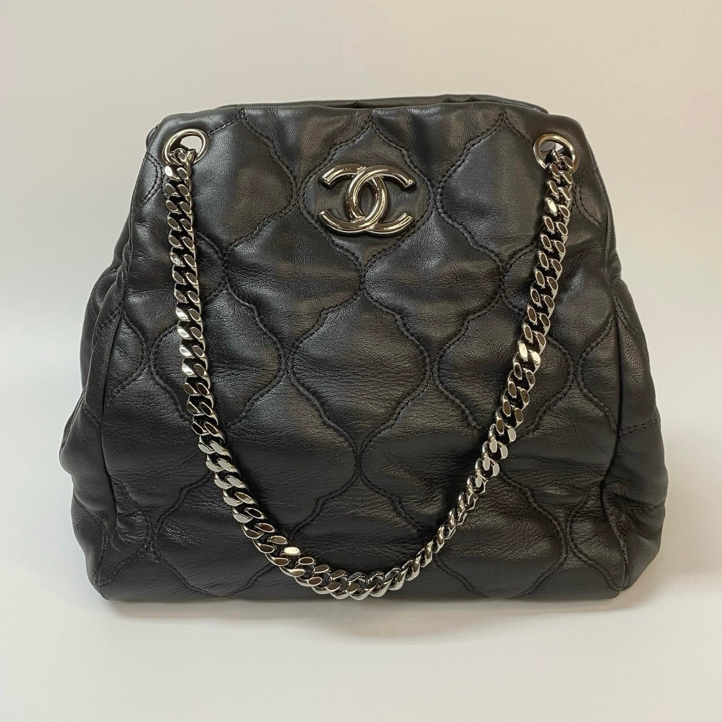 J2852 Chanel Shoulder Bag Black Lambskin Leather Quilted Accordian Shoulder Bag | Pre-Owned Black Leather