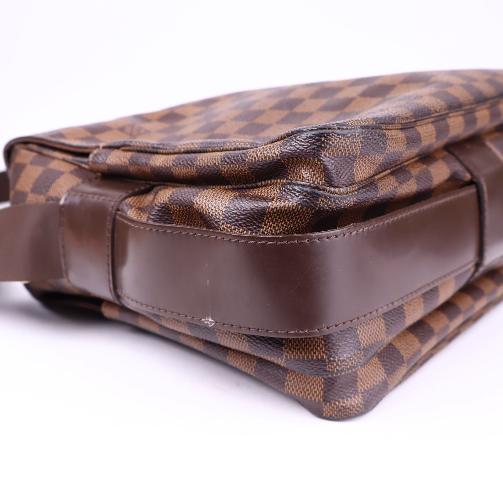 J3319 Louis Vuitton Damier Canvas Naviglio Messenger Bag- Pre Owned