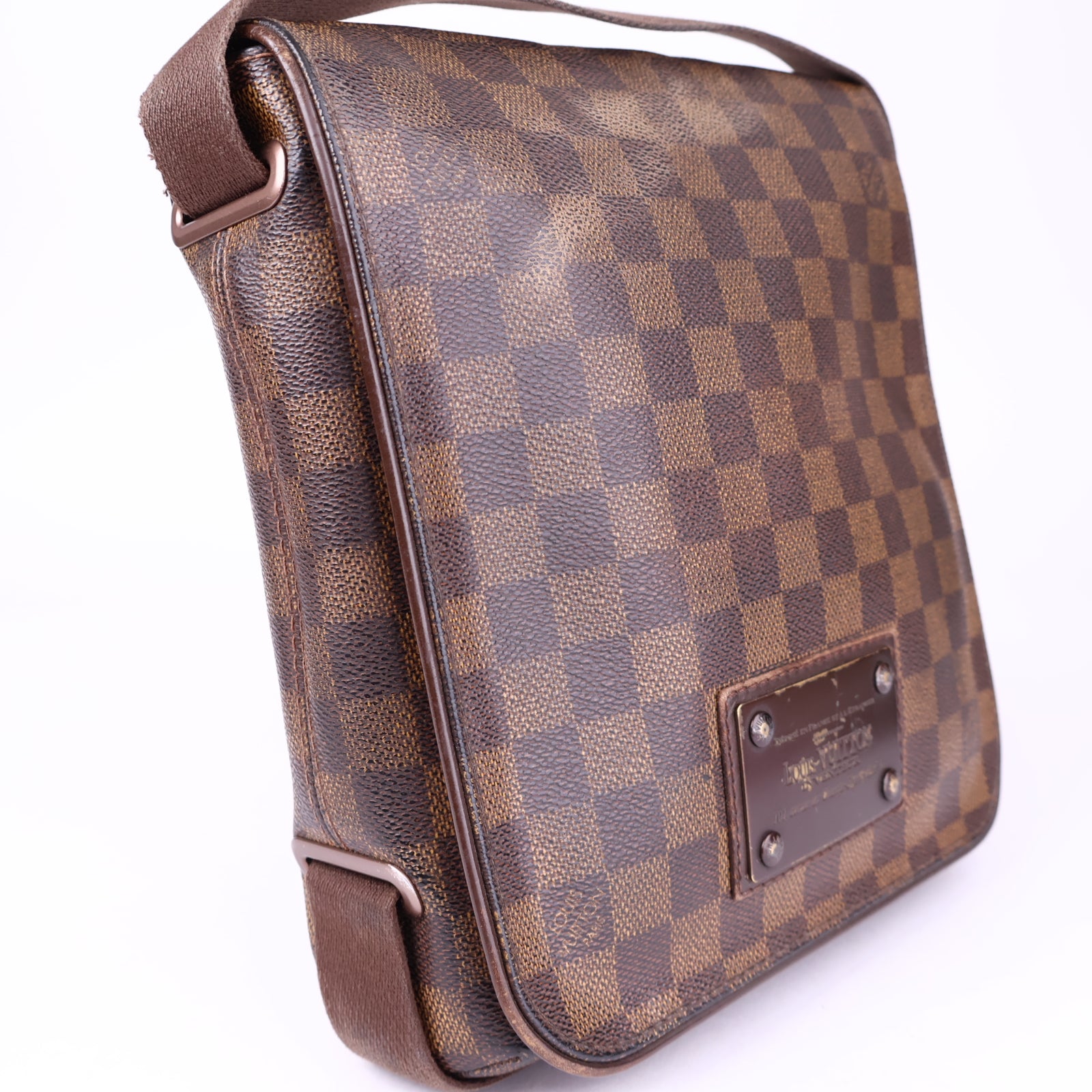 J3320 Louis Vuitton Damier Canvas Brooklyn Messenger Bag- Pre Owned