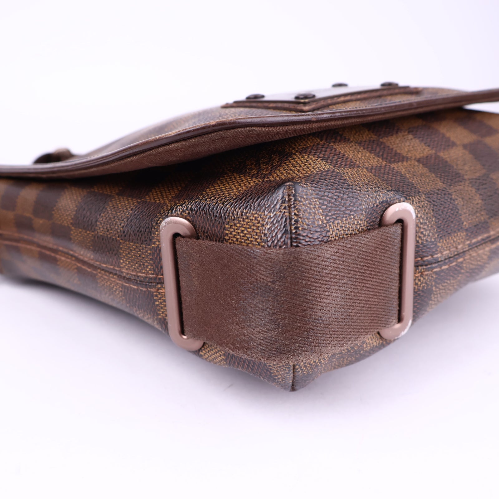 J3320 Louis Vuitton Damier Canvas Brooklyn Messenger Bag- Pre Owned