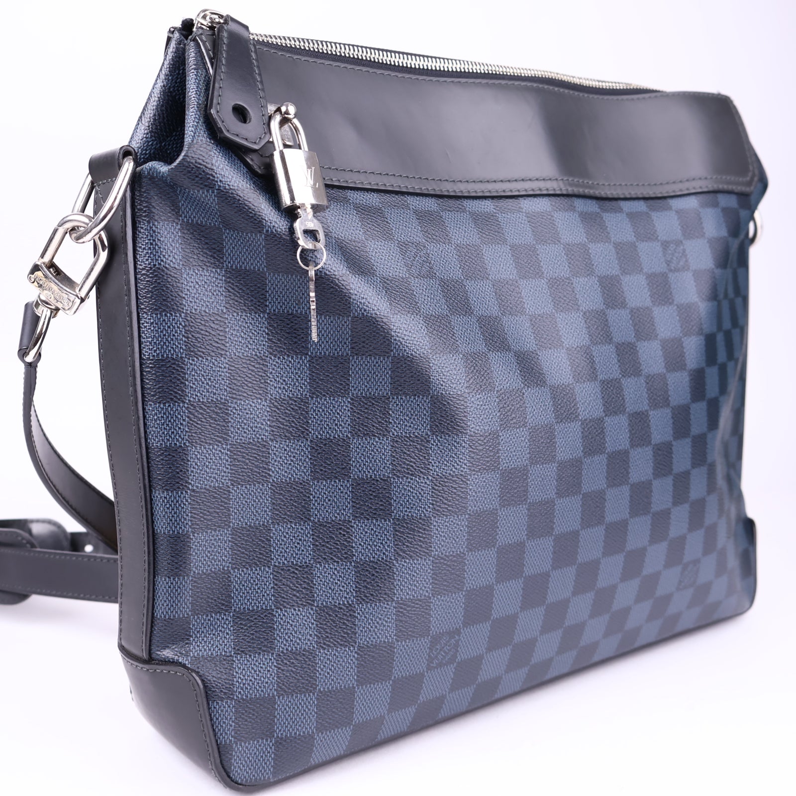 J3340 Louis Vuitton Damier Cobalt Canvas Greenwich Bag- Pre Owned