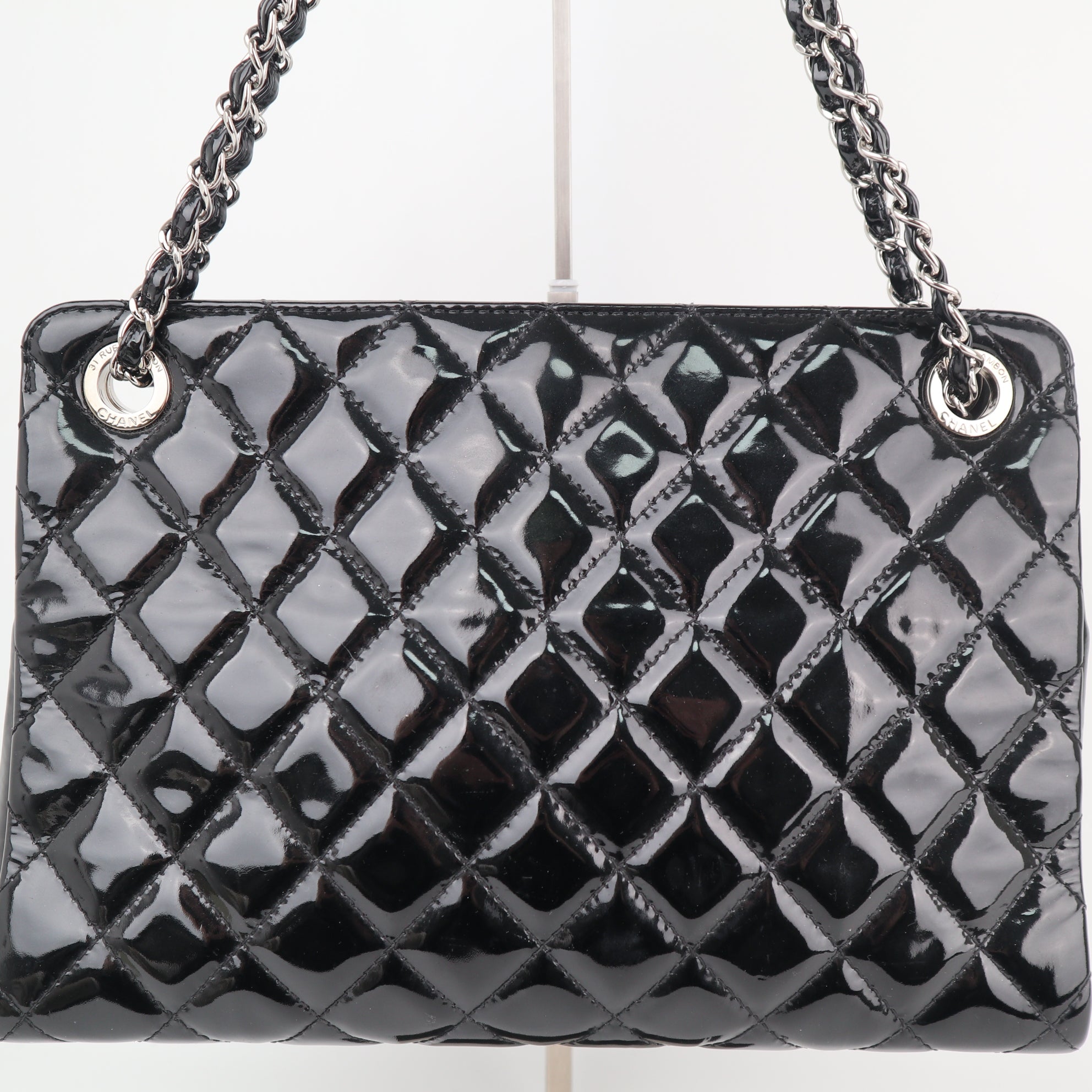 C2257 Chanel Shoulder Bag Timeless CC Shopping Tote | Pre-Owned Very Good Black Patent Leather
