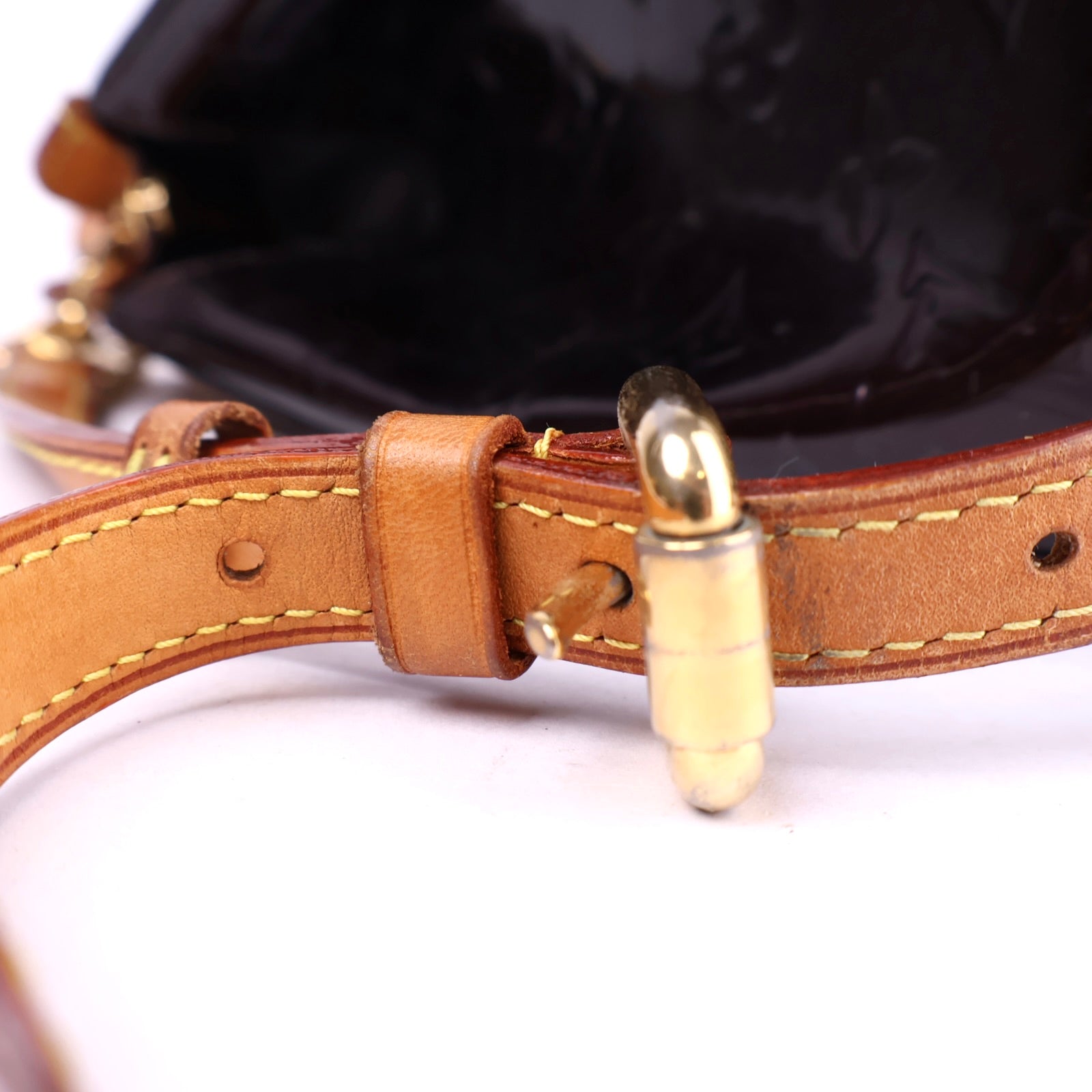 J3270 Louis Vuitton Amarante Monogram Vernis Brea MM - Pre Owned