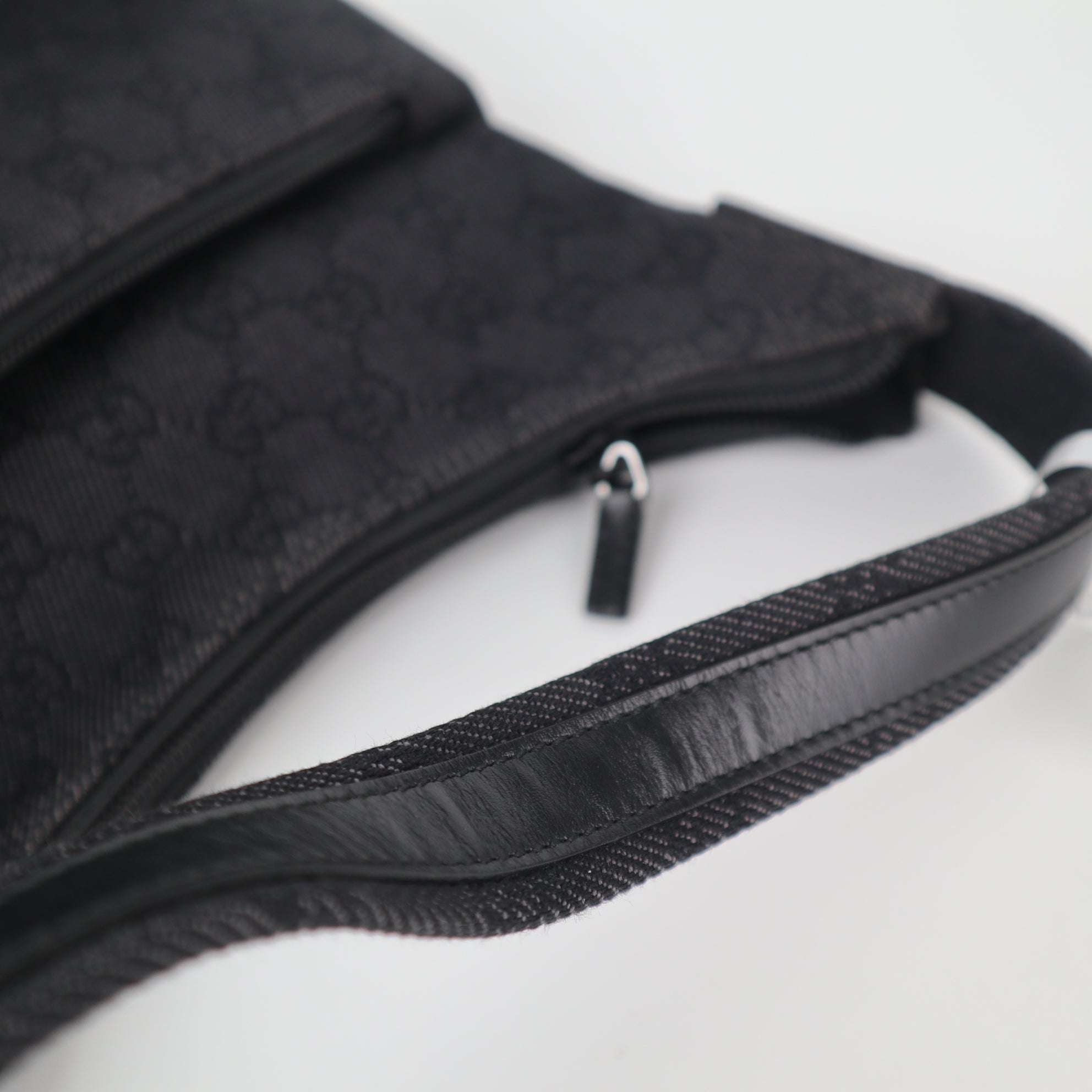 C2265 Gucci Shoulder Bag GG Denim Shoulder Bag Black | Pre-Owned Excellent Black Denim
