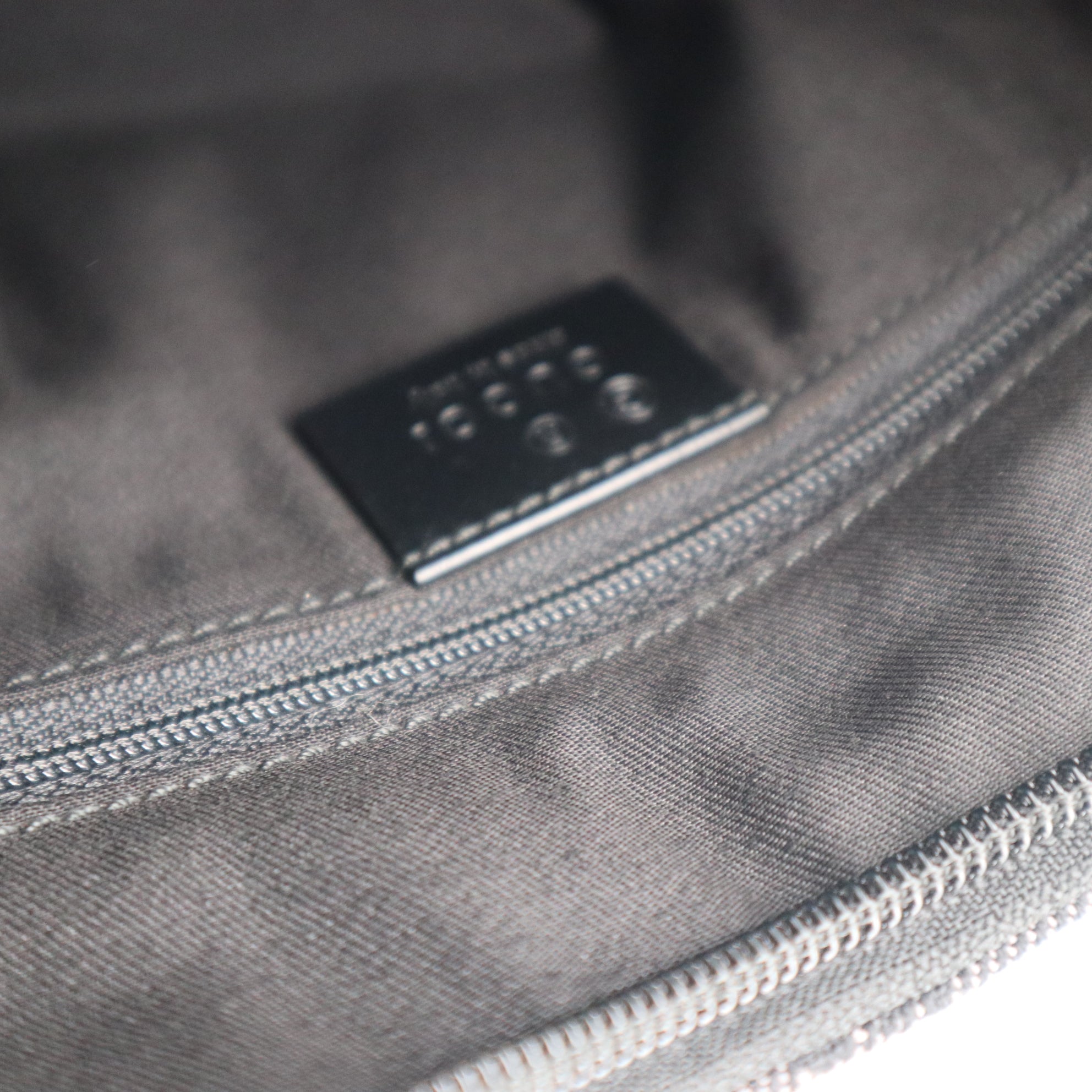 C2265 Gucci Shoulder Bag GG Denim Shoulder Bag Black | Pre-Owned Excellent Black Denim