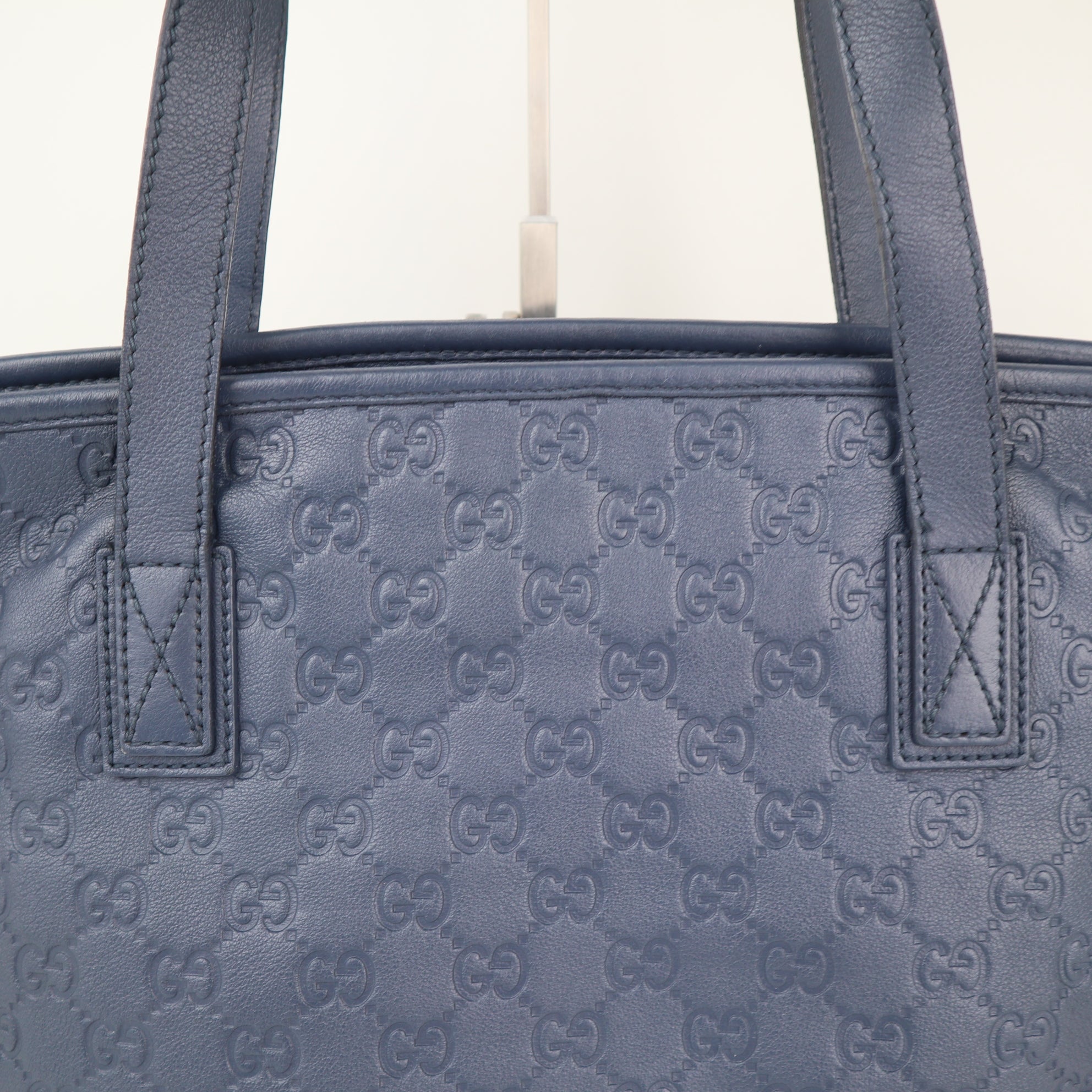 C2271 Gucci Tote Bag Gucci GG Signature Blue Tote | Pre-Owned Excellent Blue Leather GG Monogram