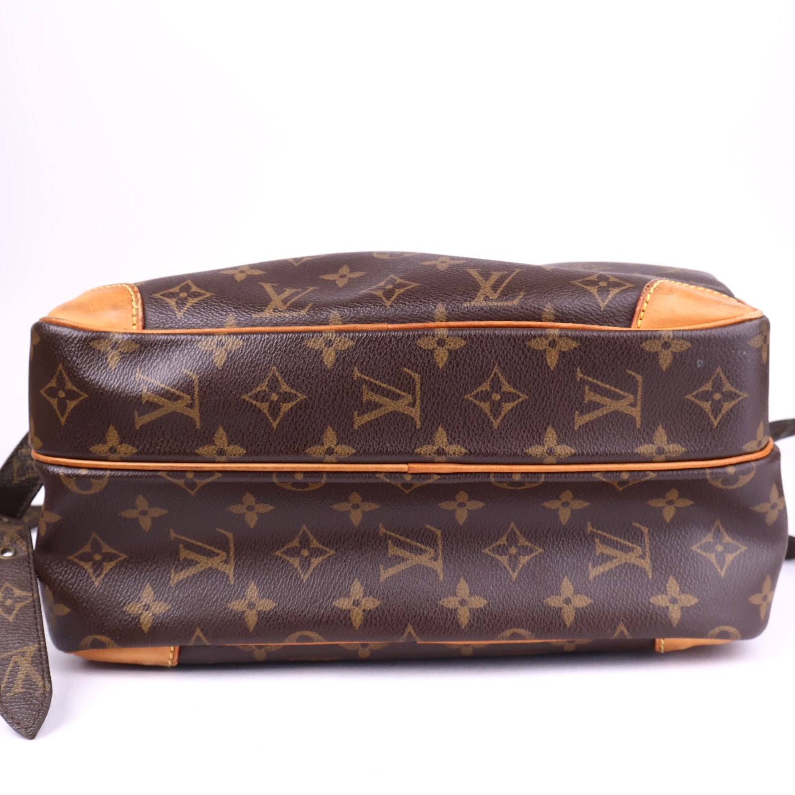 J3277 Louis Vuitton Nil Monogram Shoulder Bag- Pre Owned