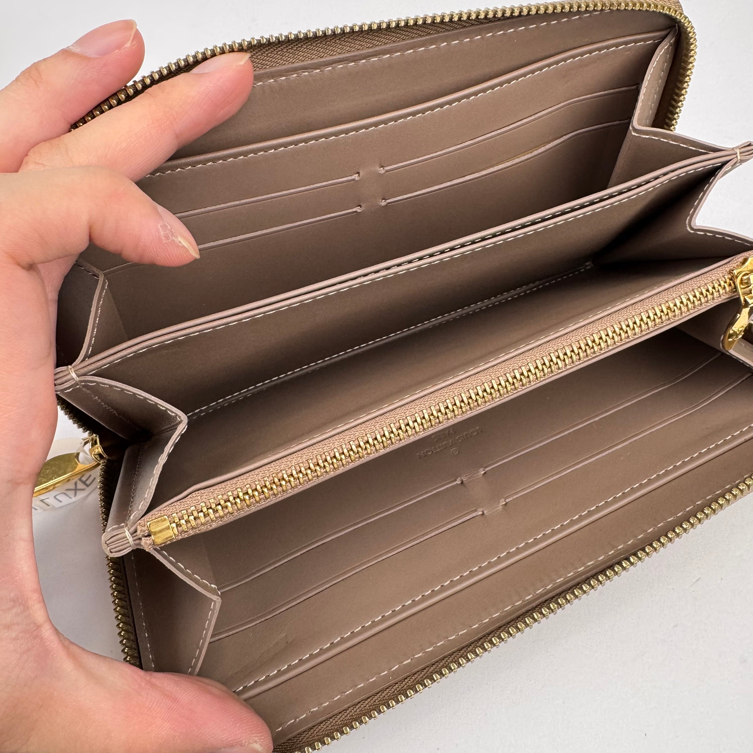 J1958 Louis Vuitton Women's Monogram Zippy Wallet Beige- Pre Owned