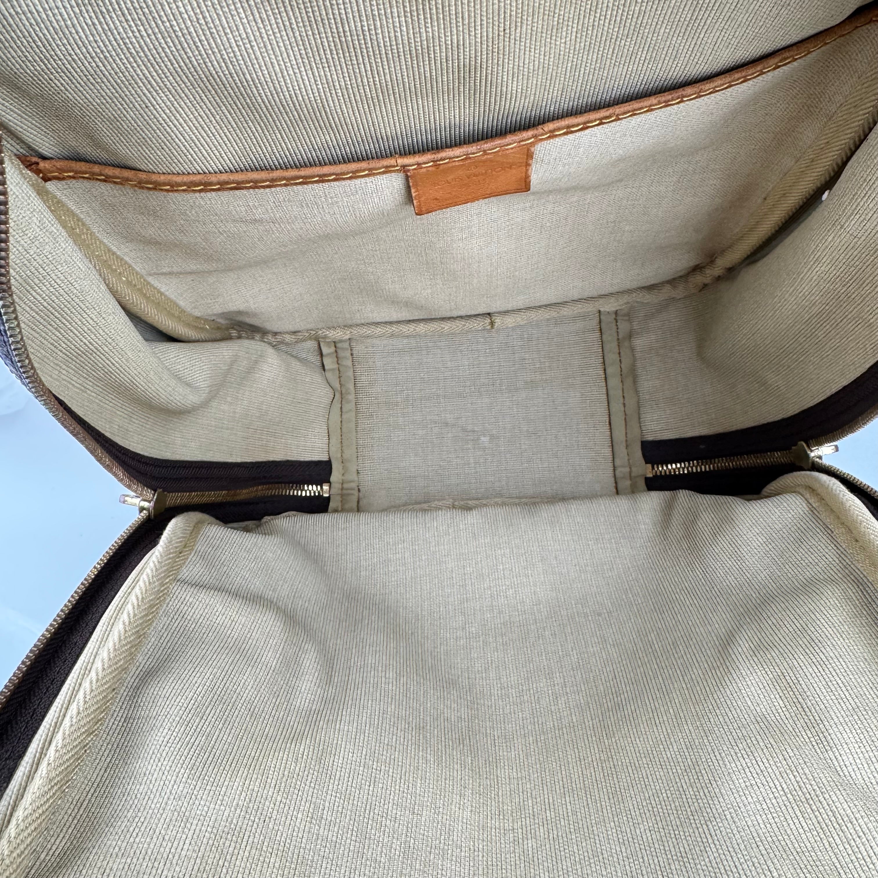 J1963 Louis Vuitton 1997 Monogram Excursion handbag- Pre Owned