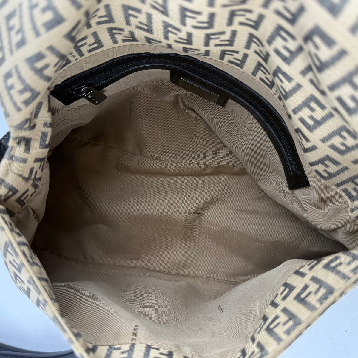 J2970 Fendi Shoulder Bag Borsa Mamma Bauguette Zuccino Canvas Beigo Shoulder Bag | Pre-Owned Brown Zuccino Canvas