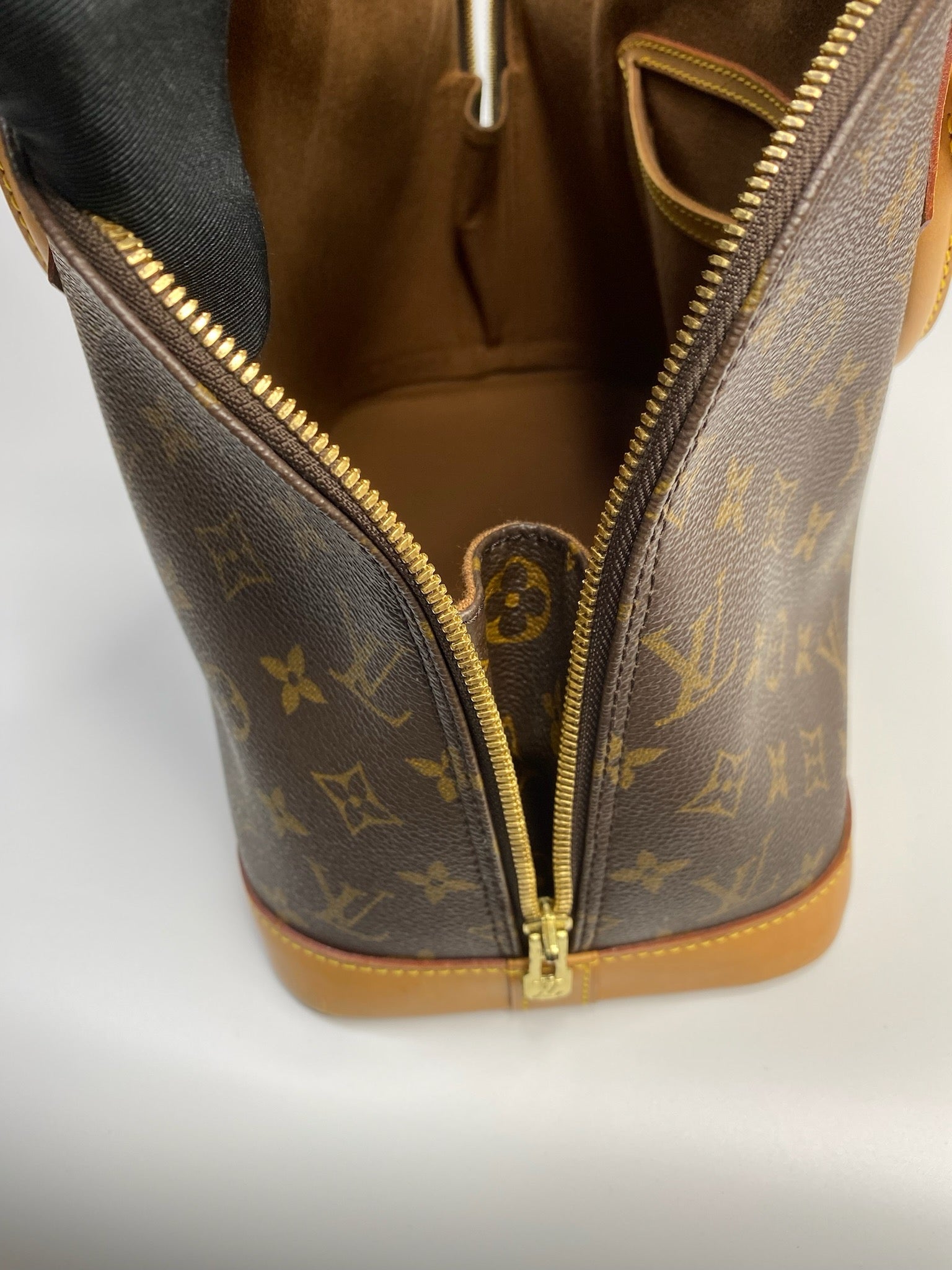 J2914 Louis Vuitton Top Handle Bag Monogram Alma PM | Pre-Owned Brown Monogram Coated canvas, Leather trim