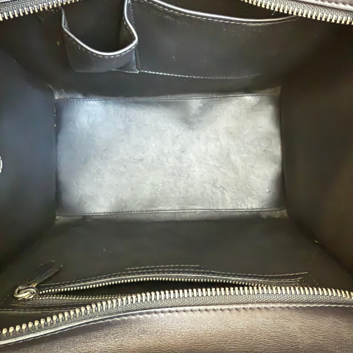 J2830 Celine Tote Bag Black and Blue Leather and Fur Clourblock Luggage Tote | Pre-Owned Black / Blue Colourblock Leather, Fur