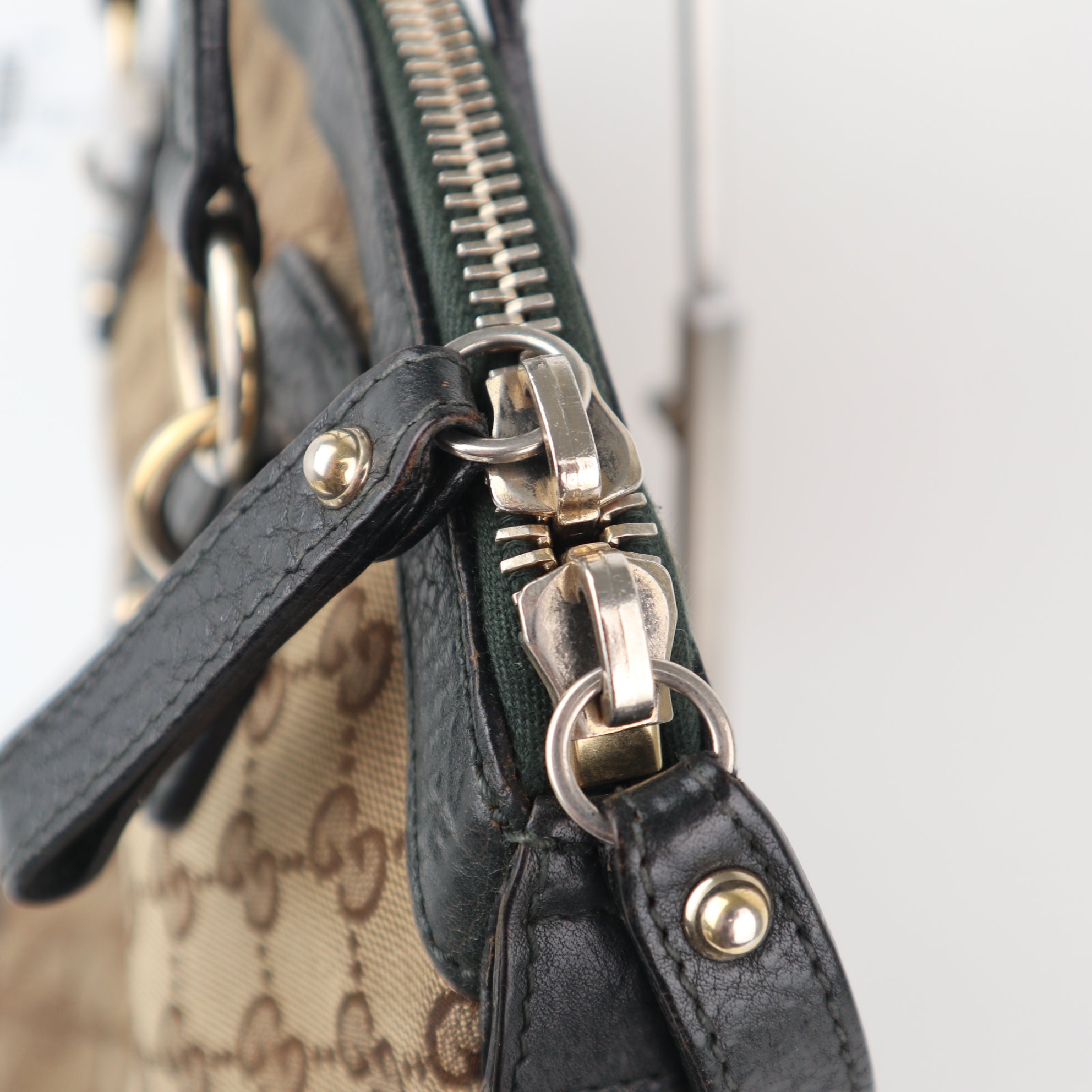 C2322 Gucci Shoulder Bag Medium GG Canvas Charm Dome satchel | Pre-Owned Very Good Brown GG Monogram Canvas