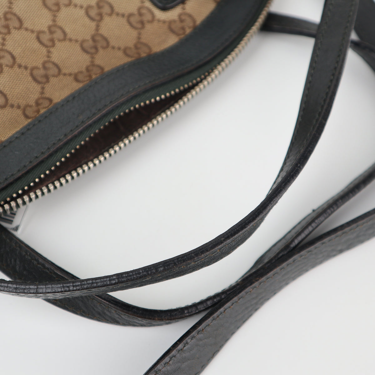 C2322 Gucci Shoulder Bag Medium GG Canvas Charm Dome satchel | Pre-Owned Very Good Brown GG Monogram Canvas