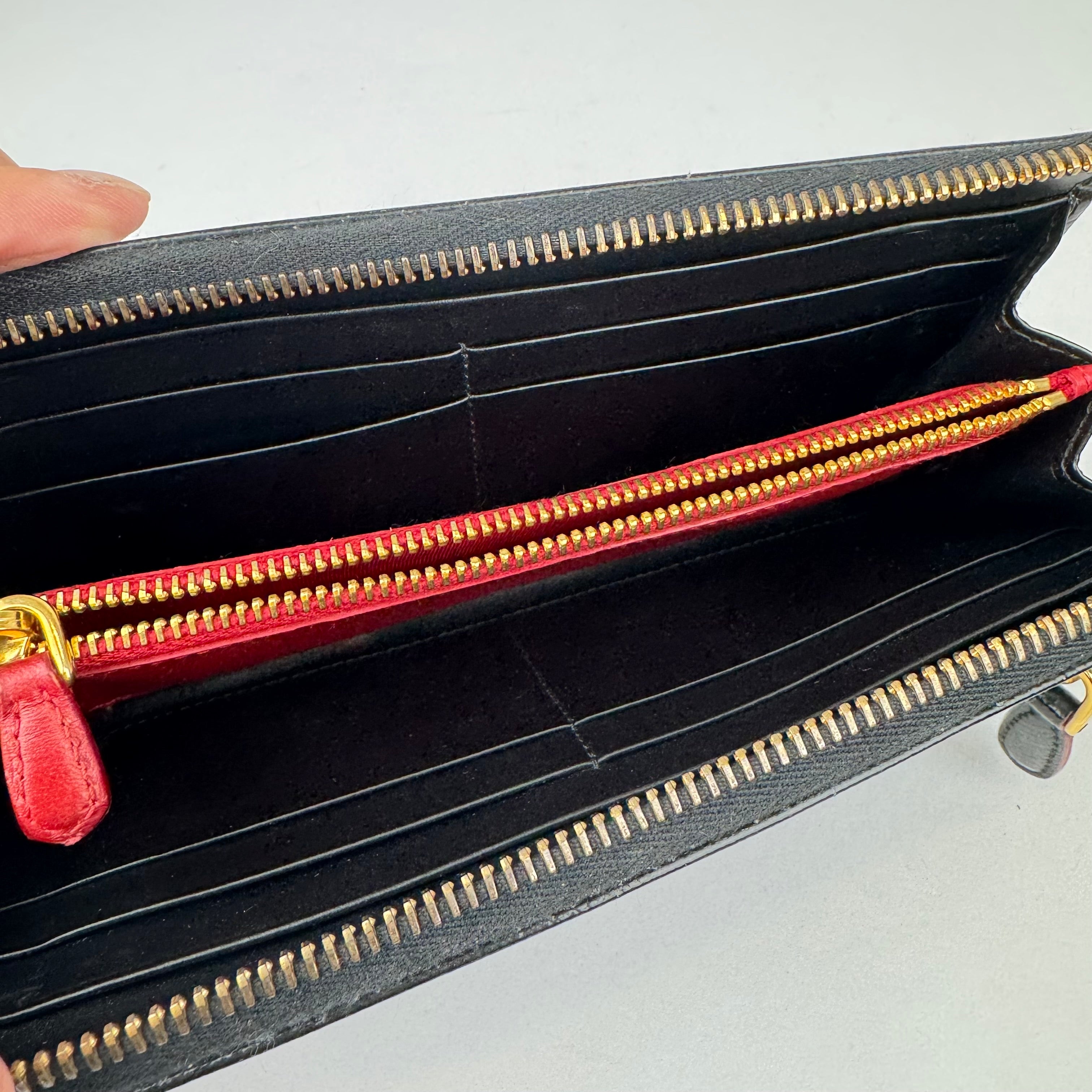 J1919 Prada Black Saffiano Leather Zip Around Wallet- Pre Owned