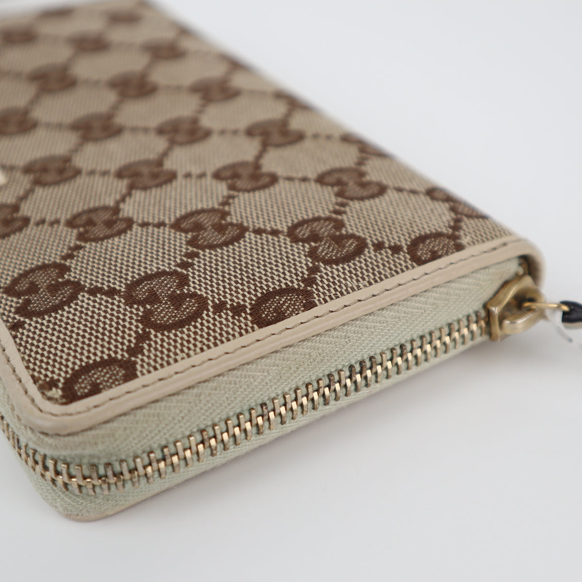 C2338 Gucci Wallet GG Canvas Zip Around Wallet | Pre-Owned Excellent Brown GG Monogram Canvas