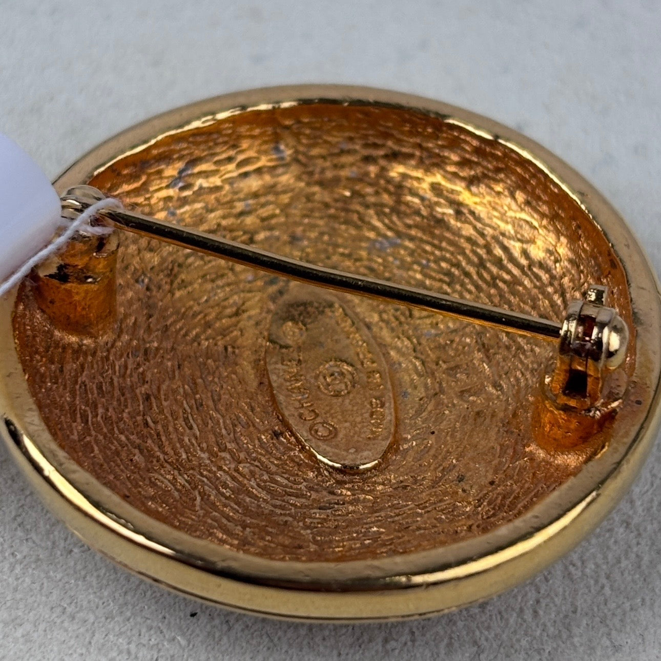 Chanel Round CC Sunburst Brooch J3096 | Pre-Owned Good Gold-Tone Metal